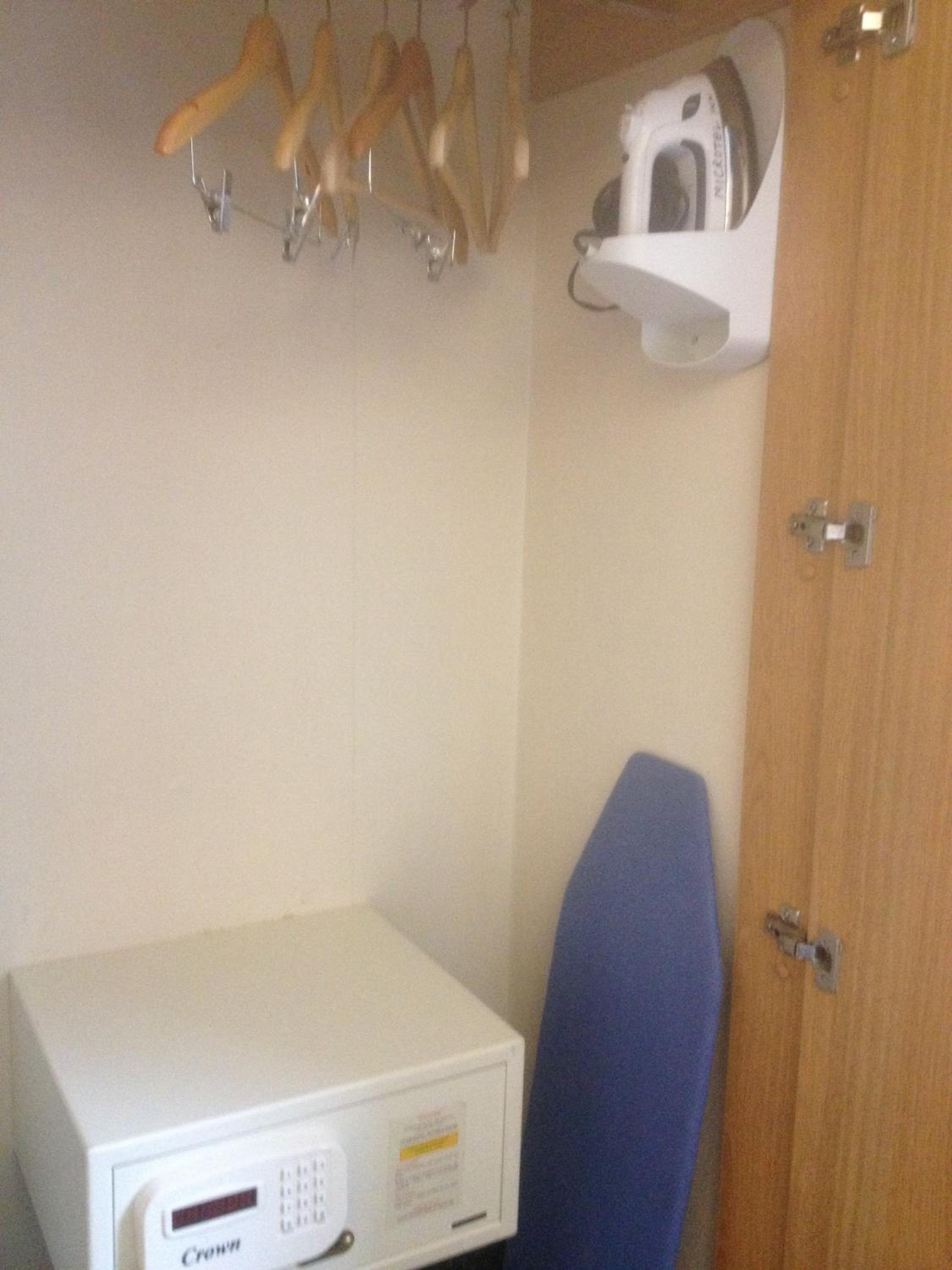 Queen Room - Non-Smoking