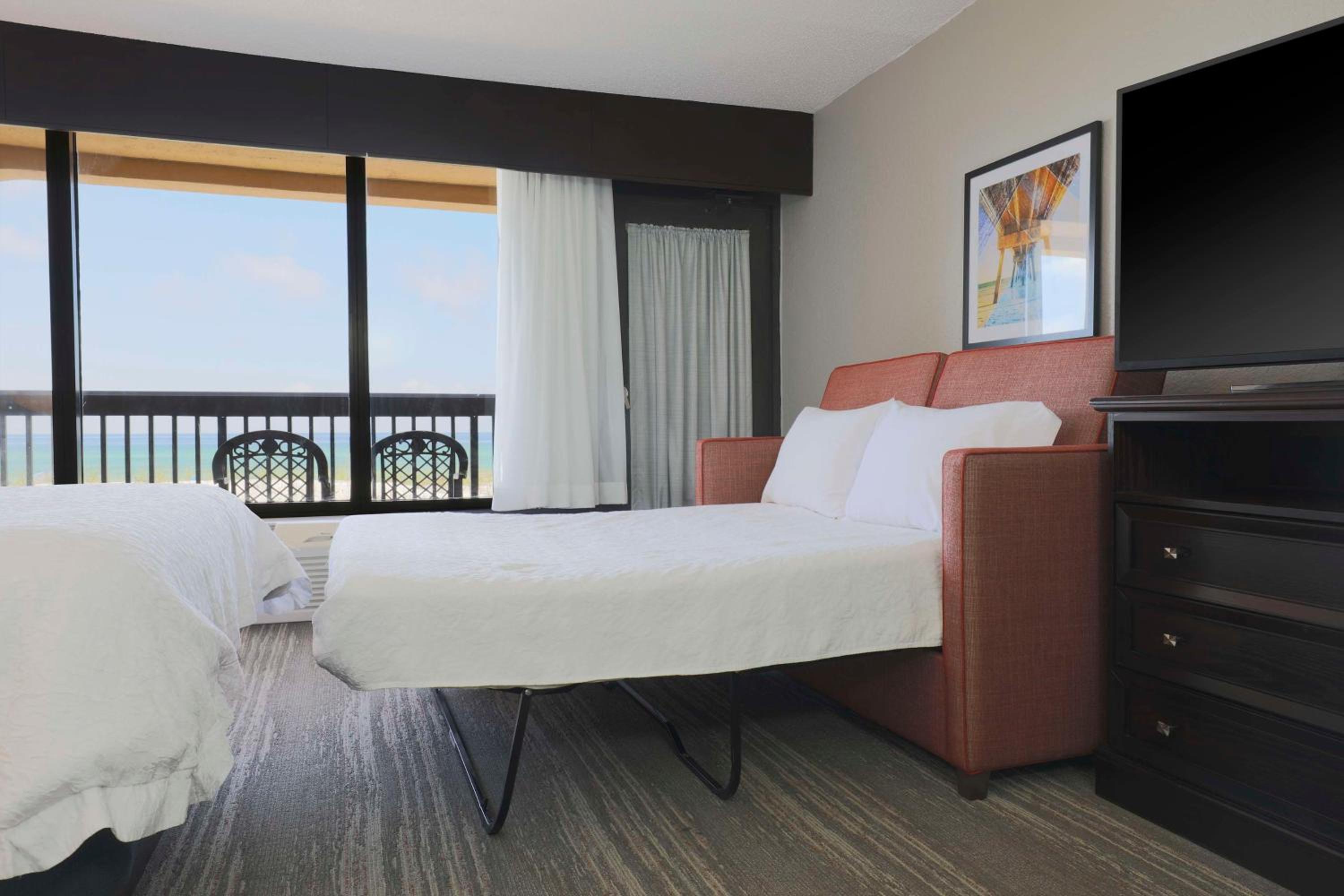 Queen Room with Sofa Bed and Gulf View - Non-Smoking