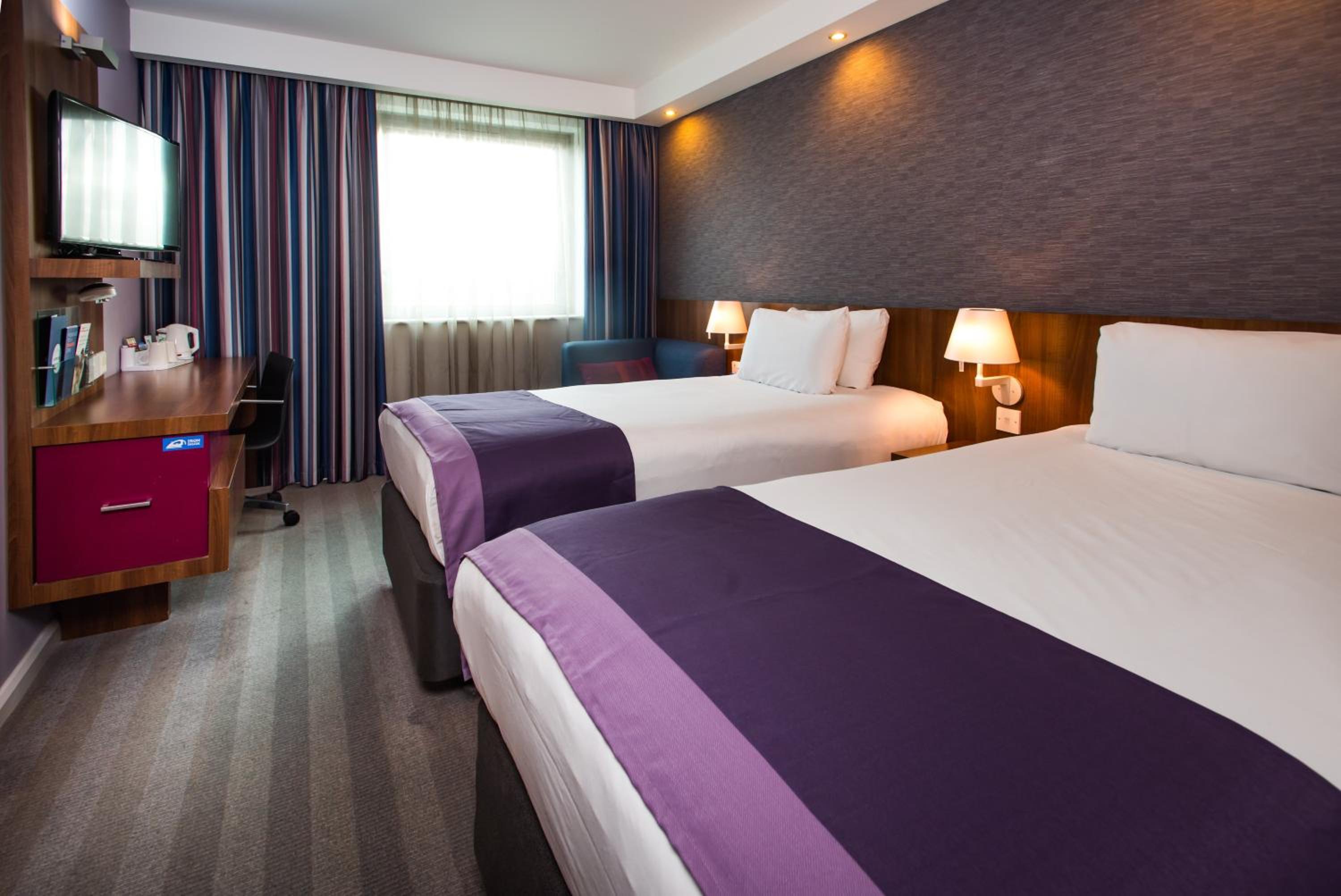 Standard Twin Room with Free Hot Breakfast
