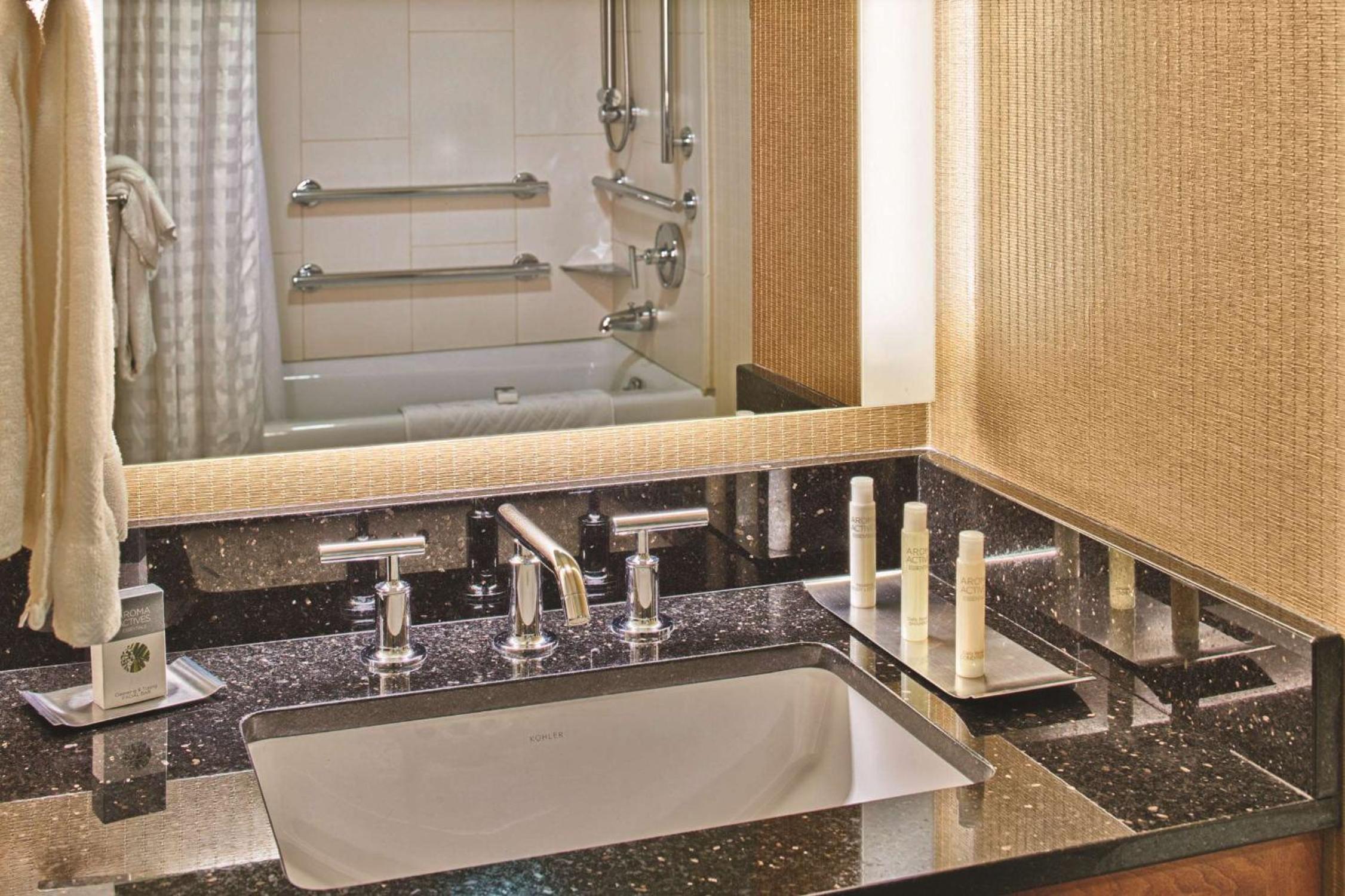 Deluxe Queen Room with Two Queen Beds and Mobility Accessible Tub - Non-Smoking