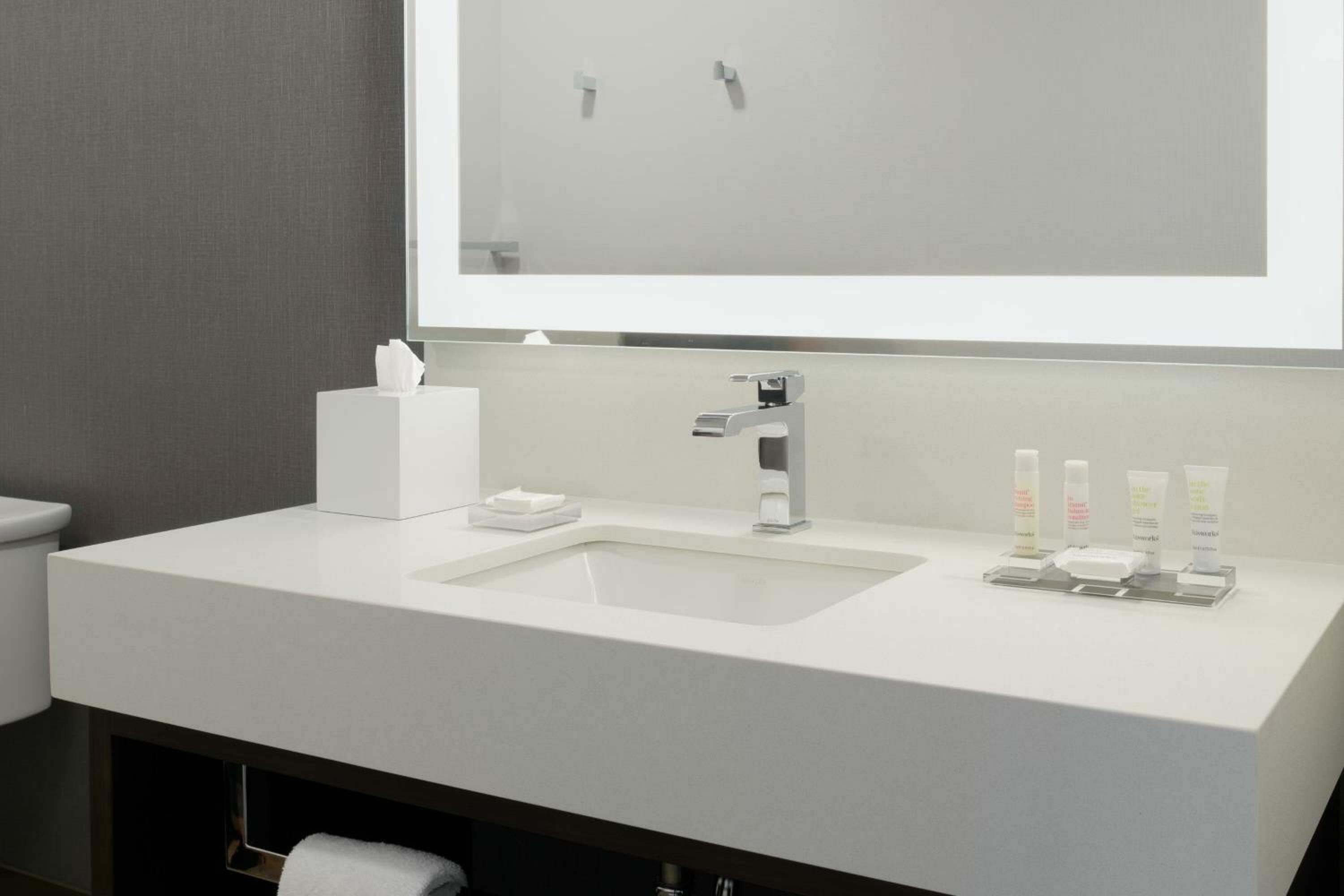 King Room with Adapted Tub - Mobility and Hearing Accessible