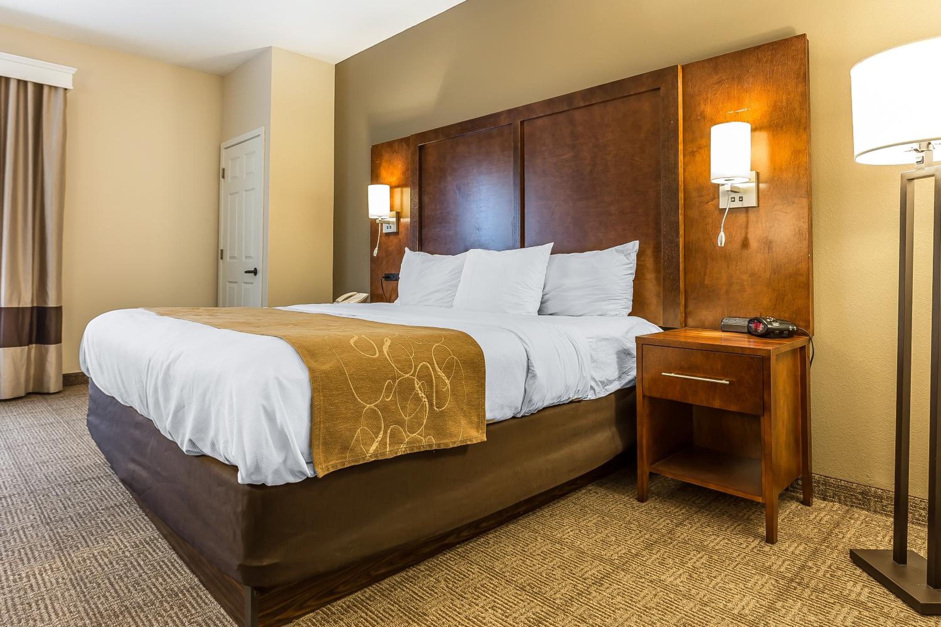 Standard King Room - Non-Smoking 