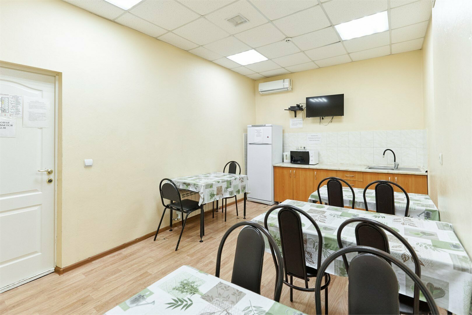 Кровать в общем 6-местном номере для женщин