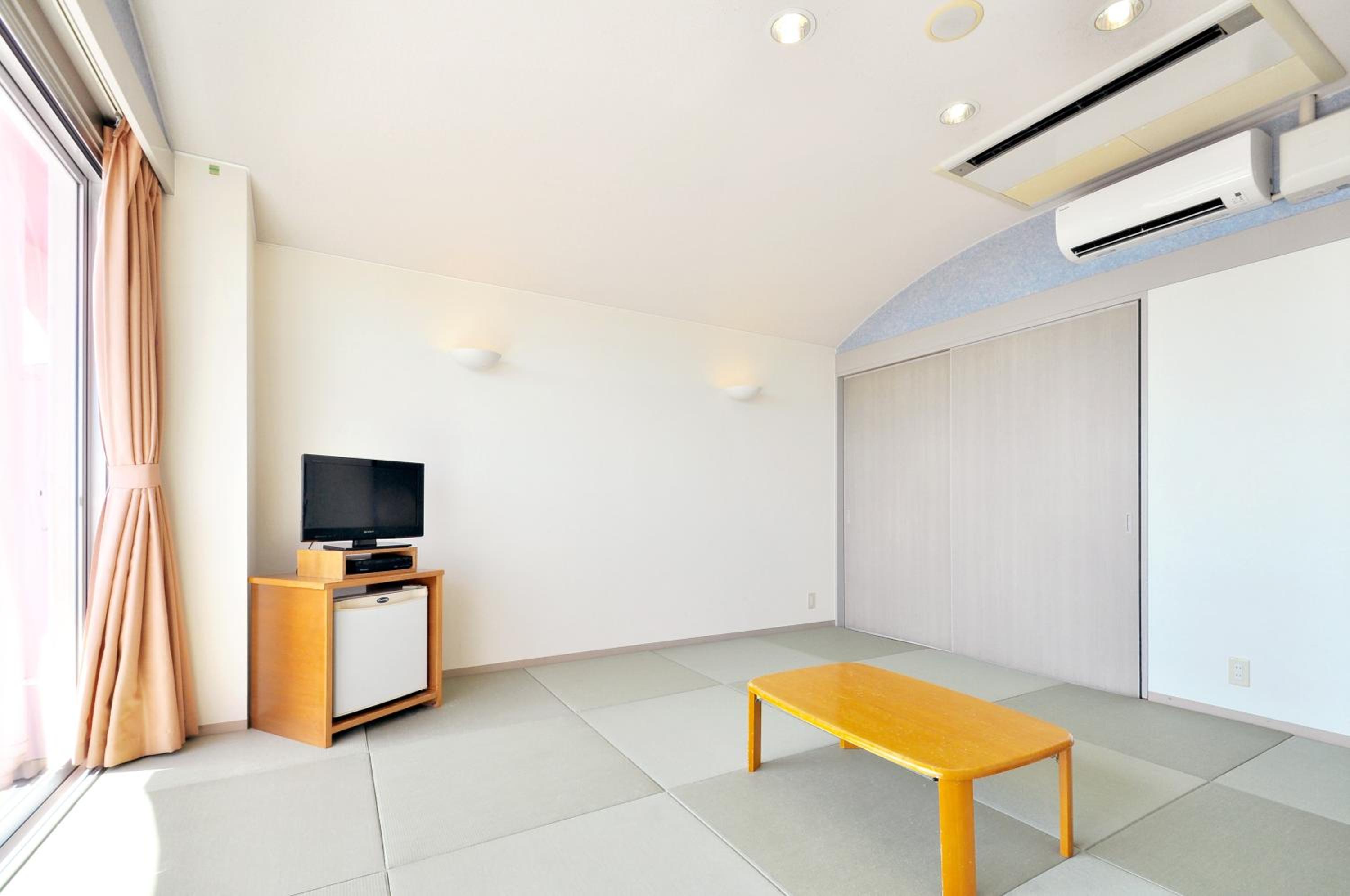 Japanese-Style Twin Room with Shared Bathroom - Non-Smoking