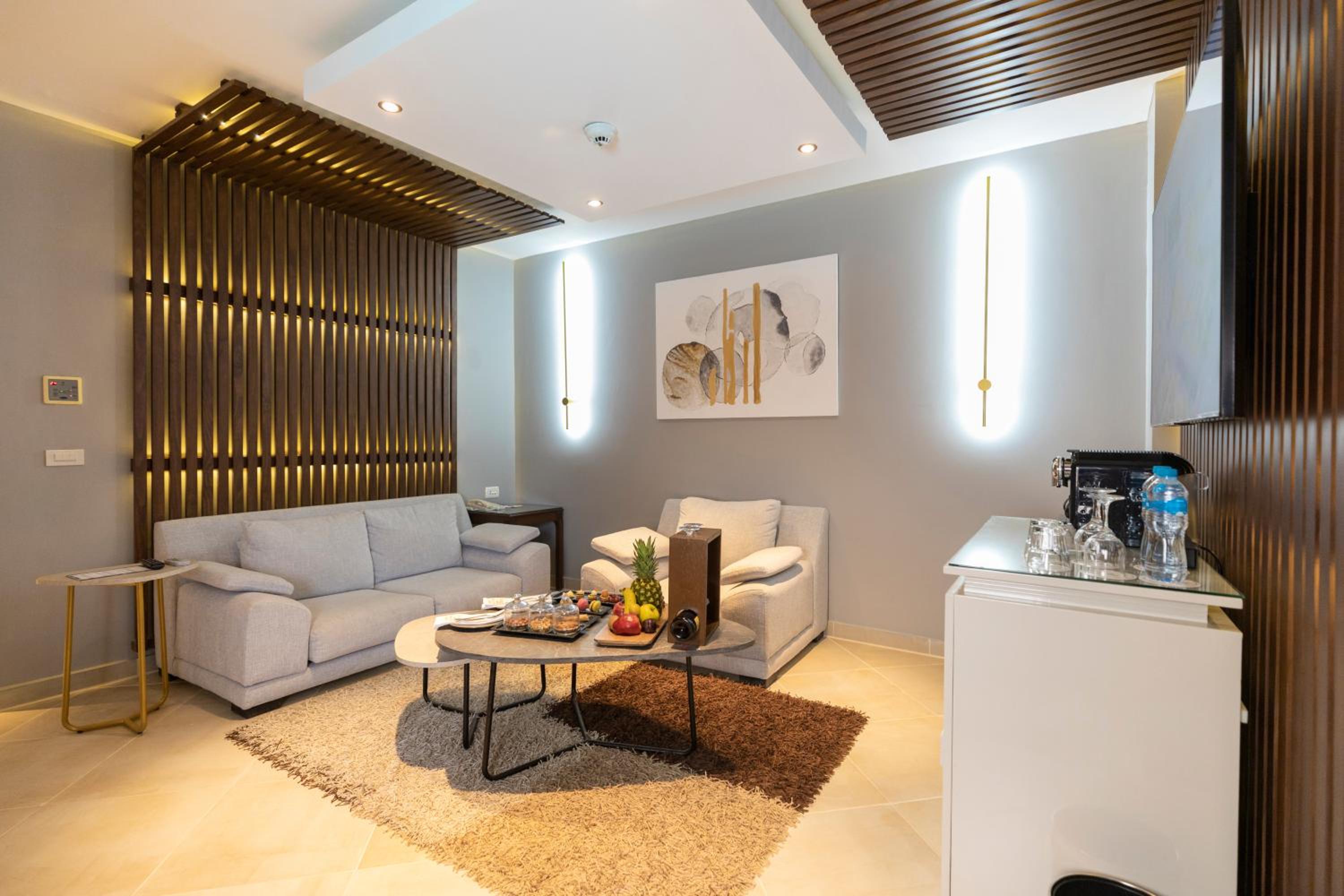 Pool Suite- Posh Club