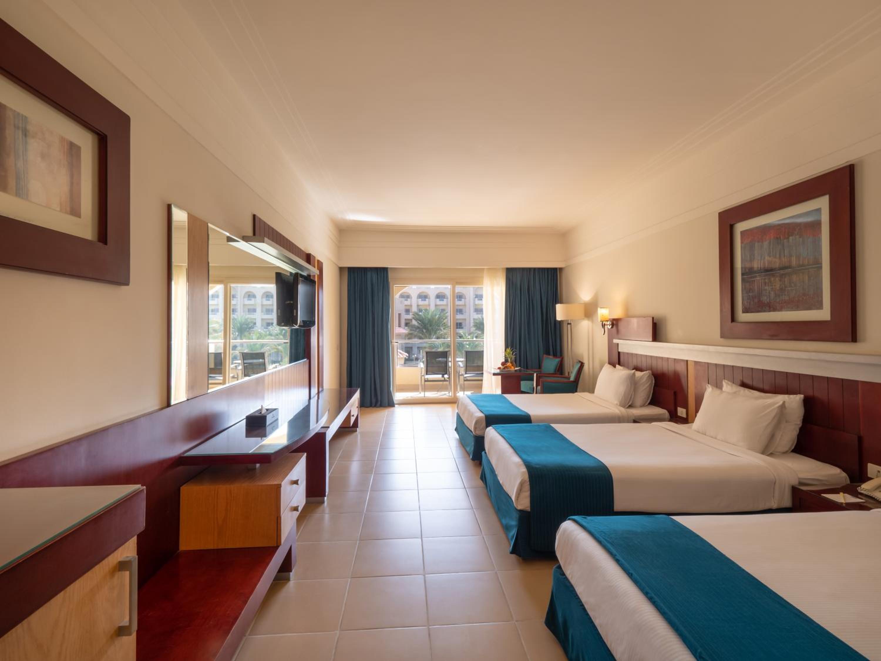 Club Triple Room Pool View