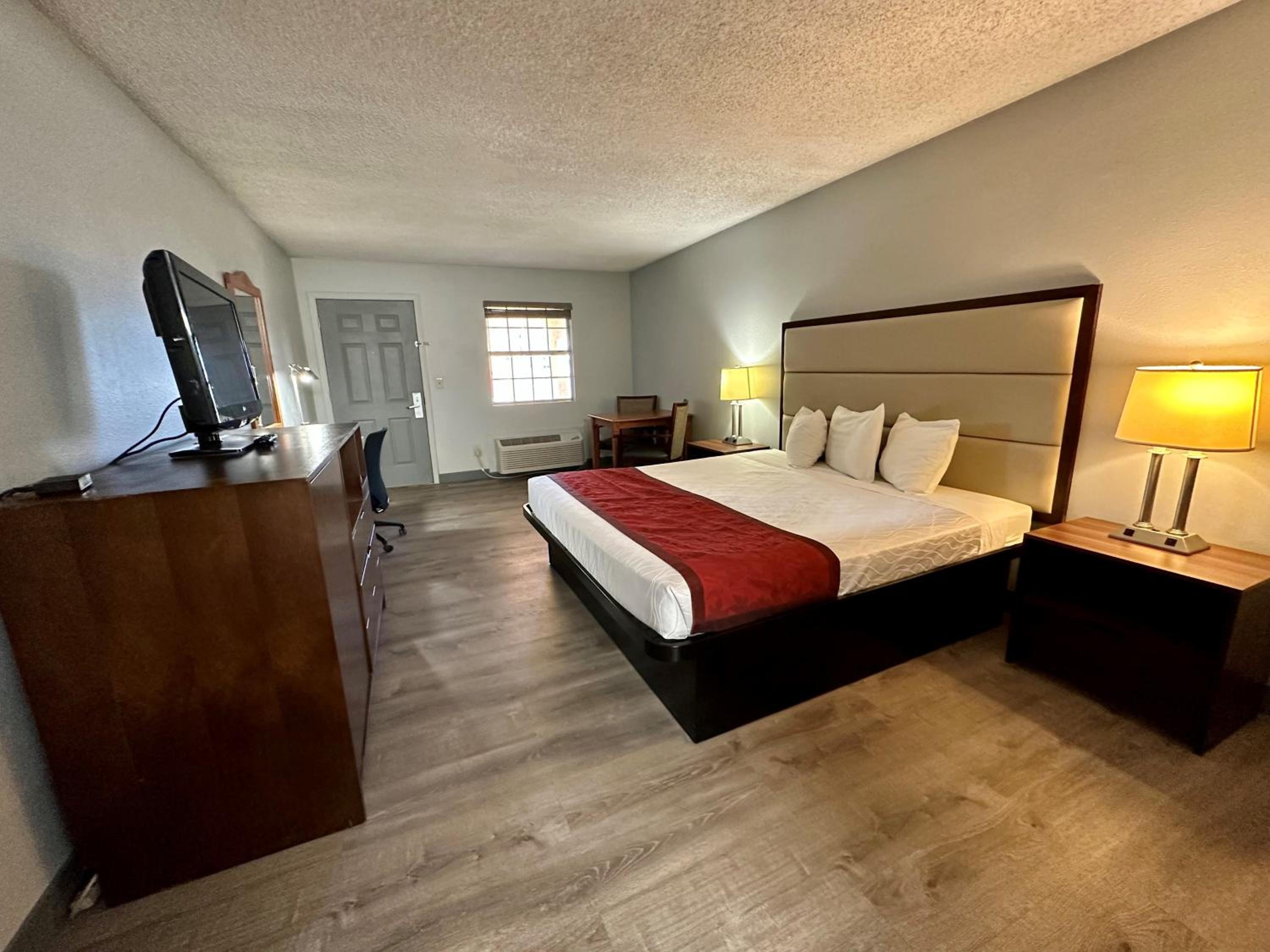 King Room- Non-Smoking