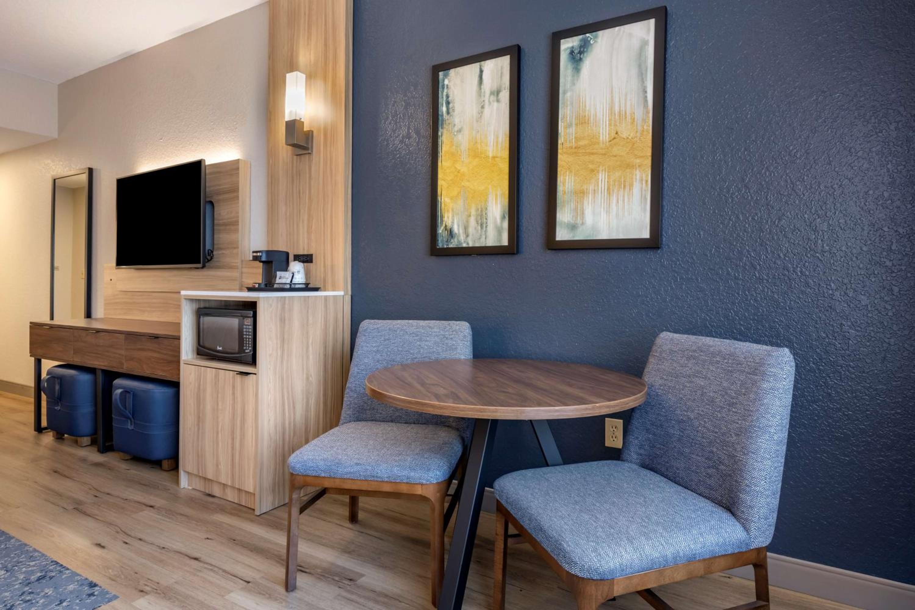 King Room with Sofa Bed