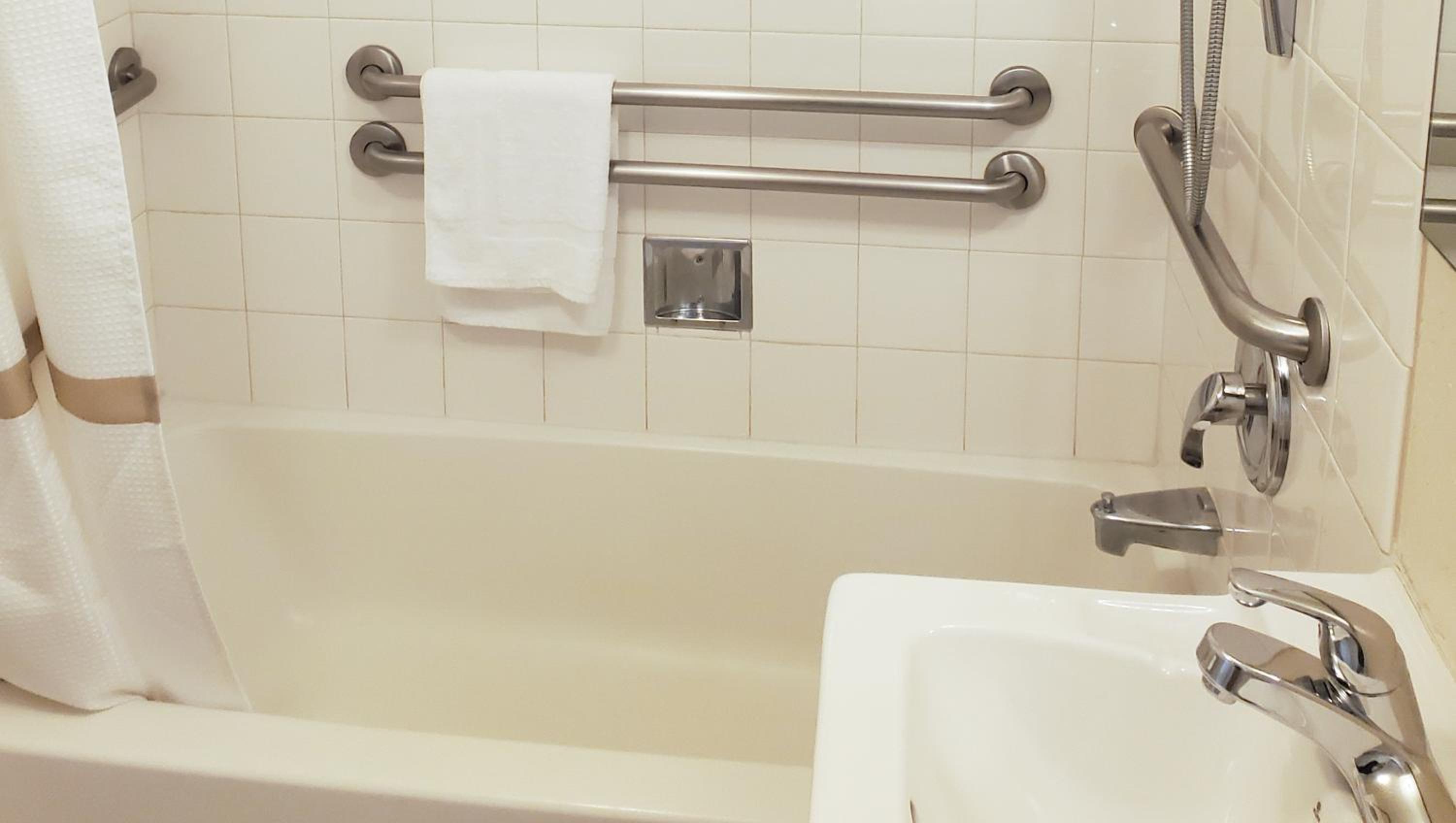 Double Room with Two Double Beds - Disability Access