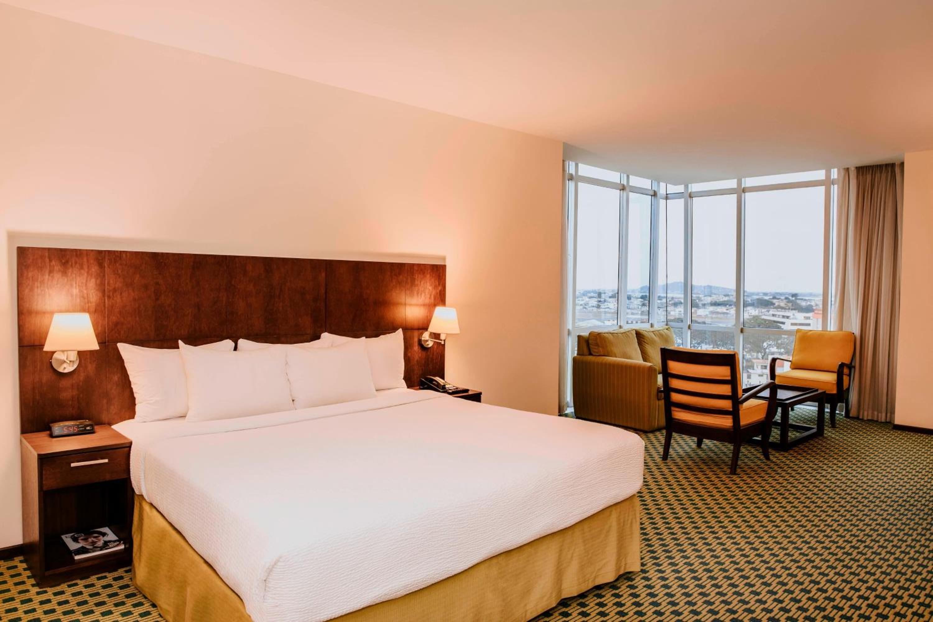Junior King Suite with City View