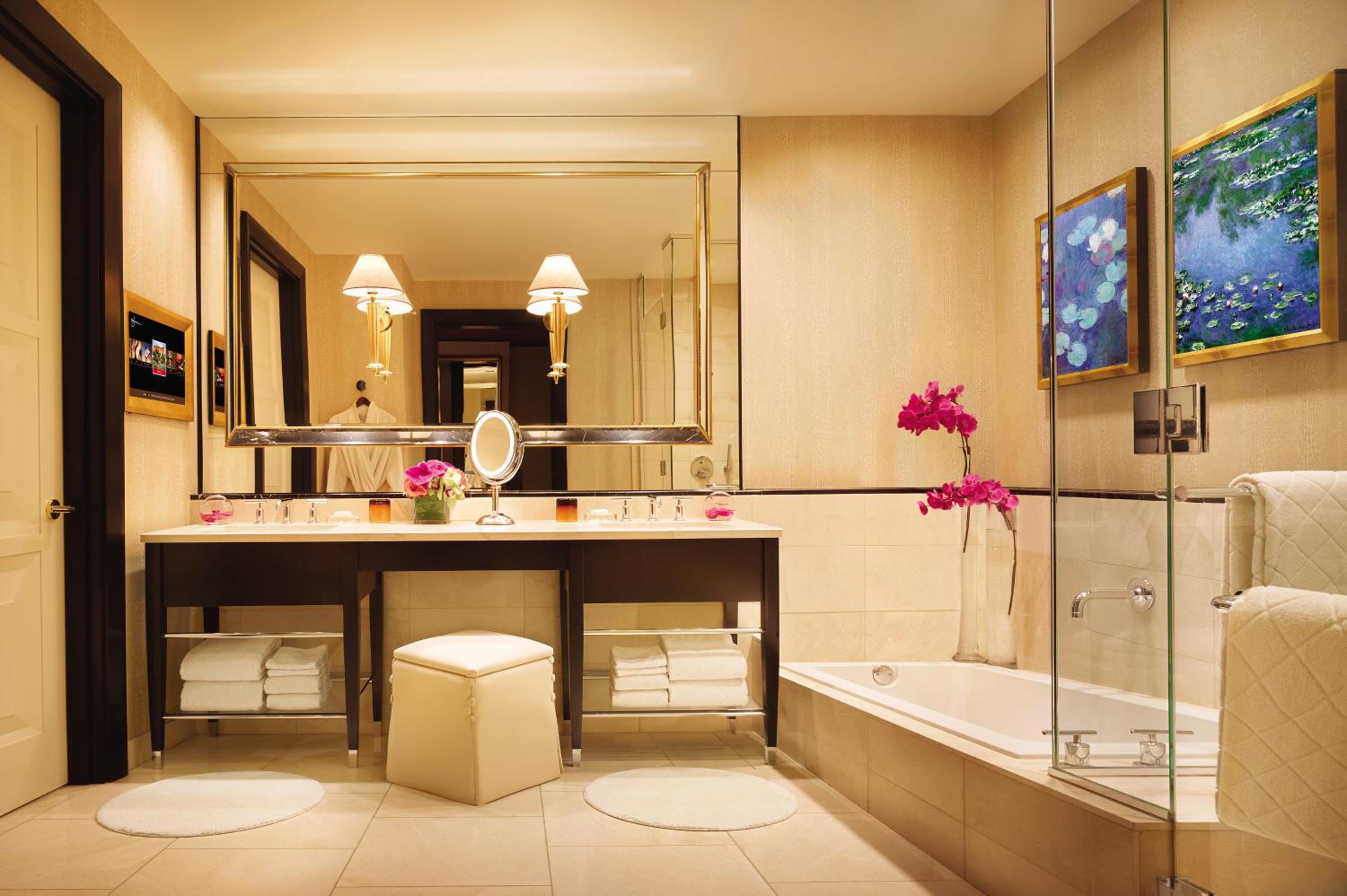 Encore Tower Suite King