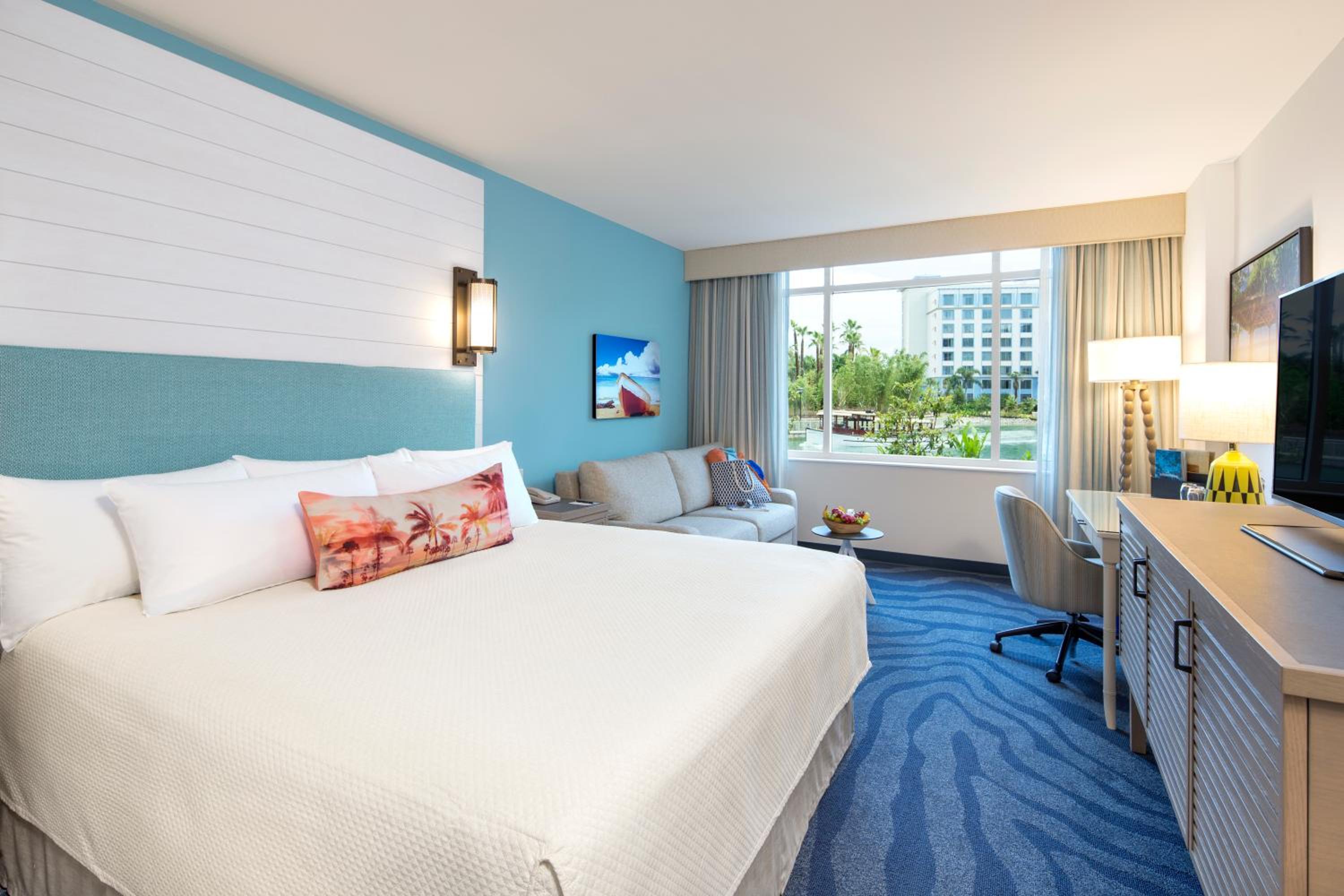 Lagoon View Room - King Bed (Includes Early Park Admission*)