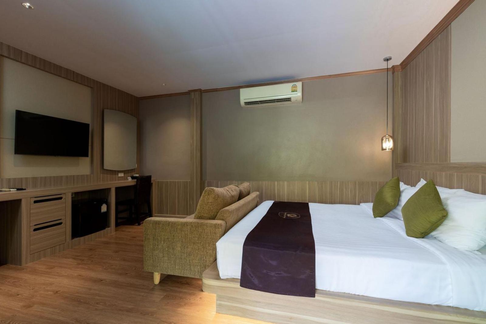 Two-Bedroom Family Room (3 Adults)