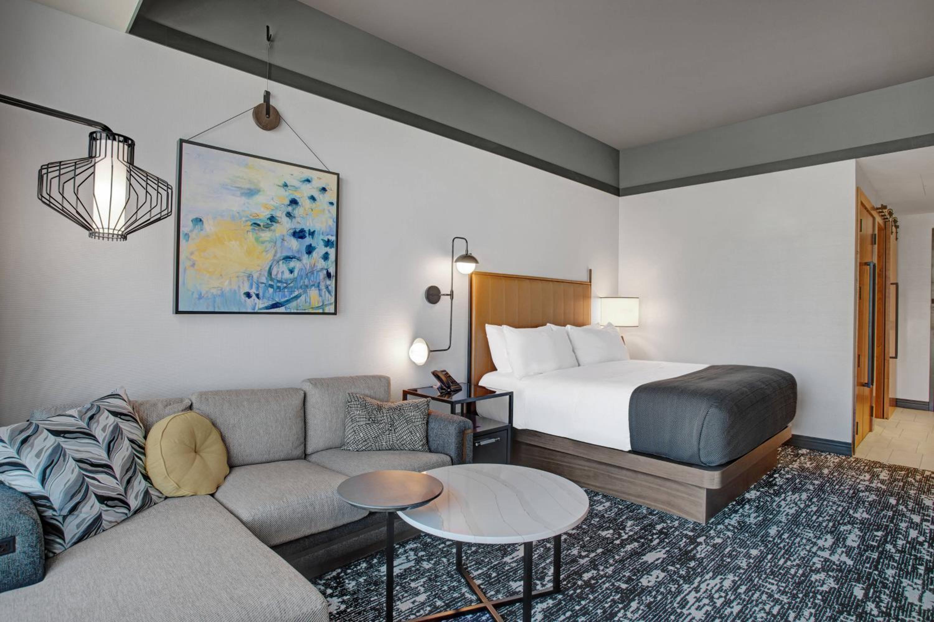 King Room with City View - Hearing Accessible