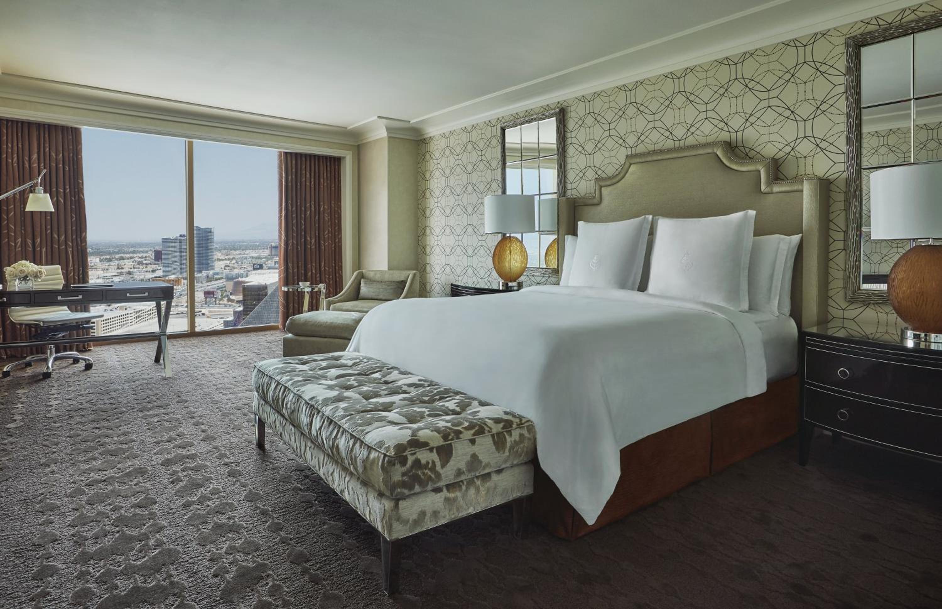 Deluxe King Room with Mountain View