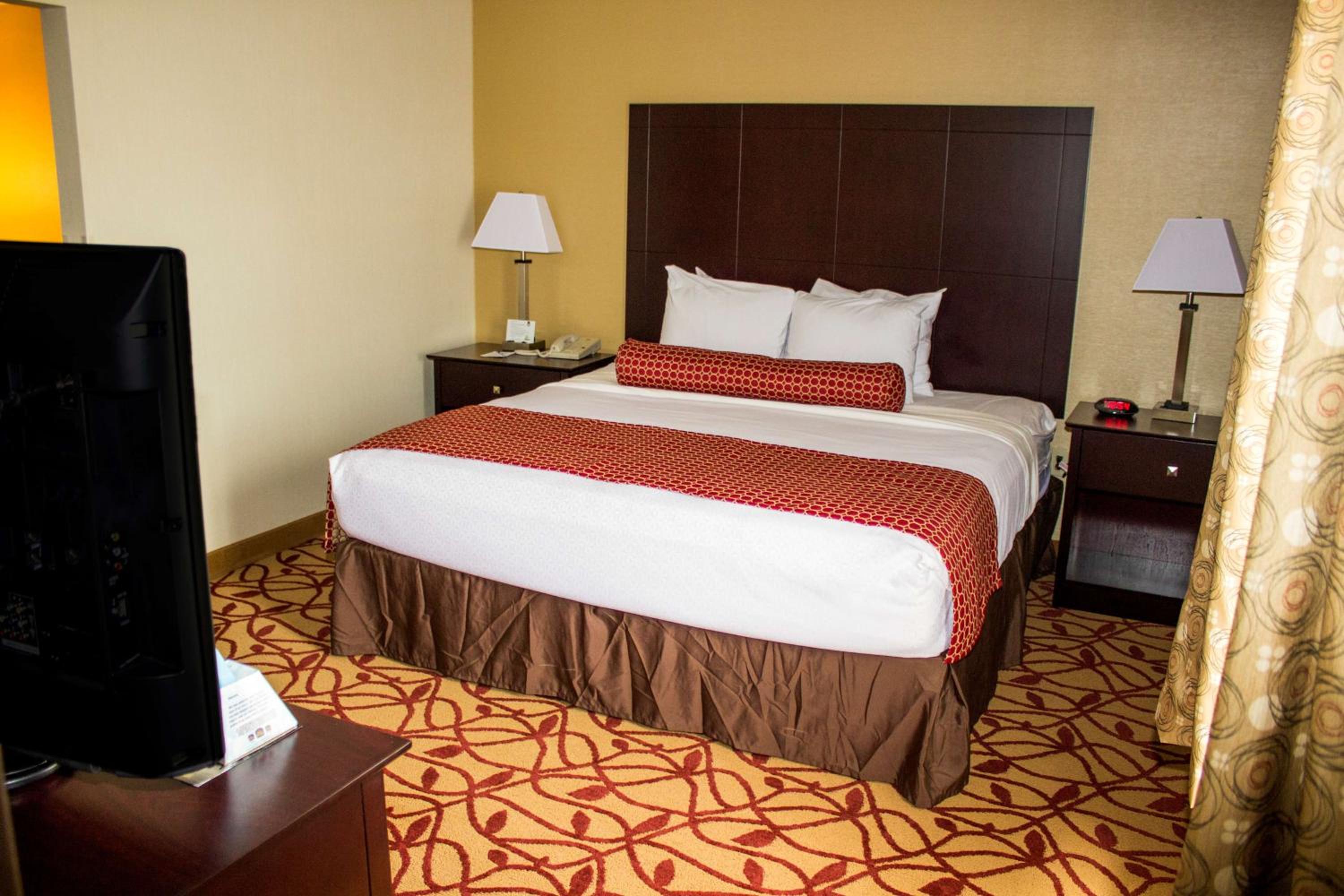 King Room with Bath Tub - Mobility Accessible/Non-Smoking