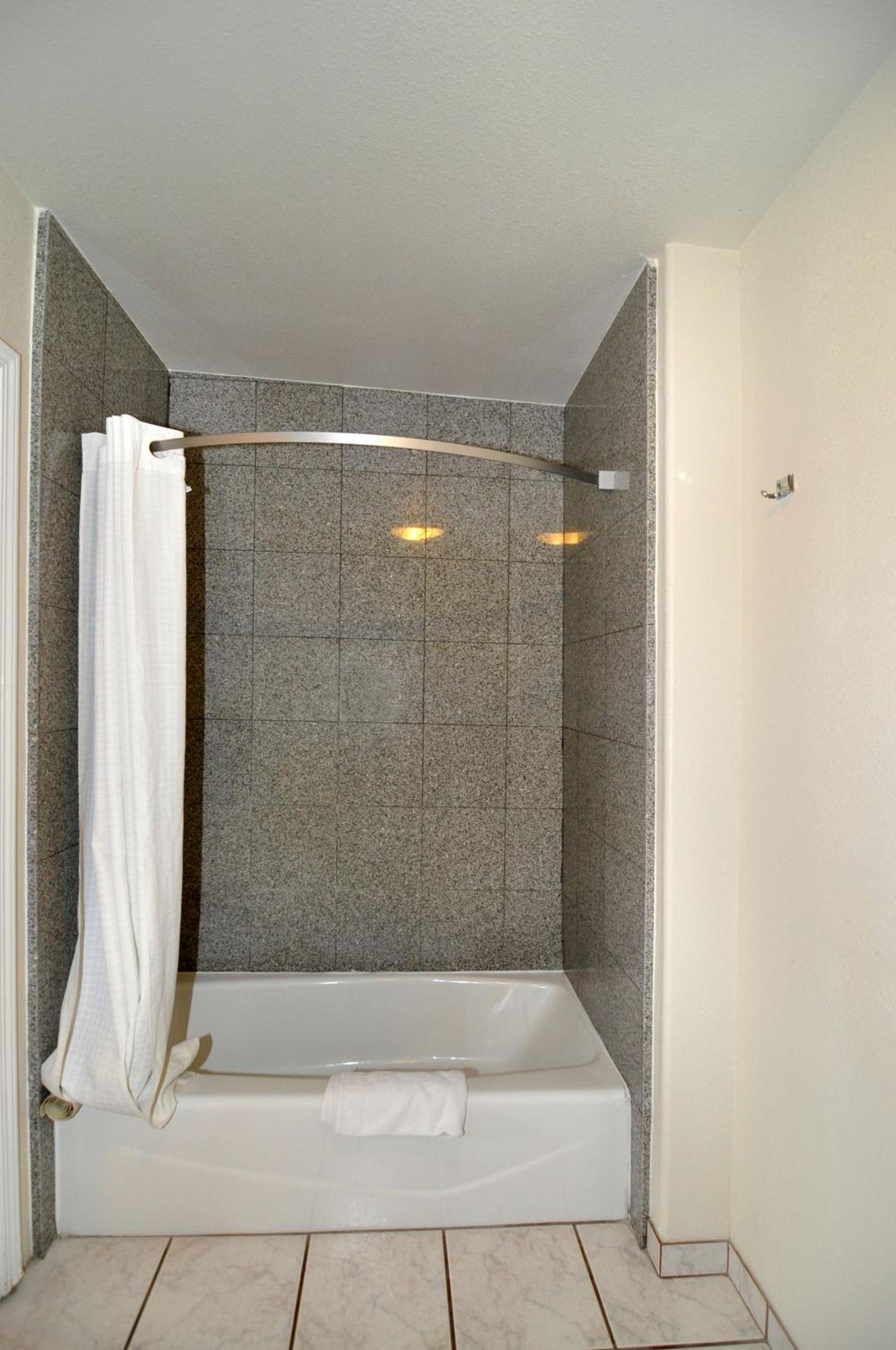 Queen Room - Non-Smoking