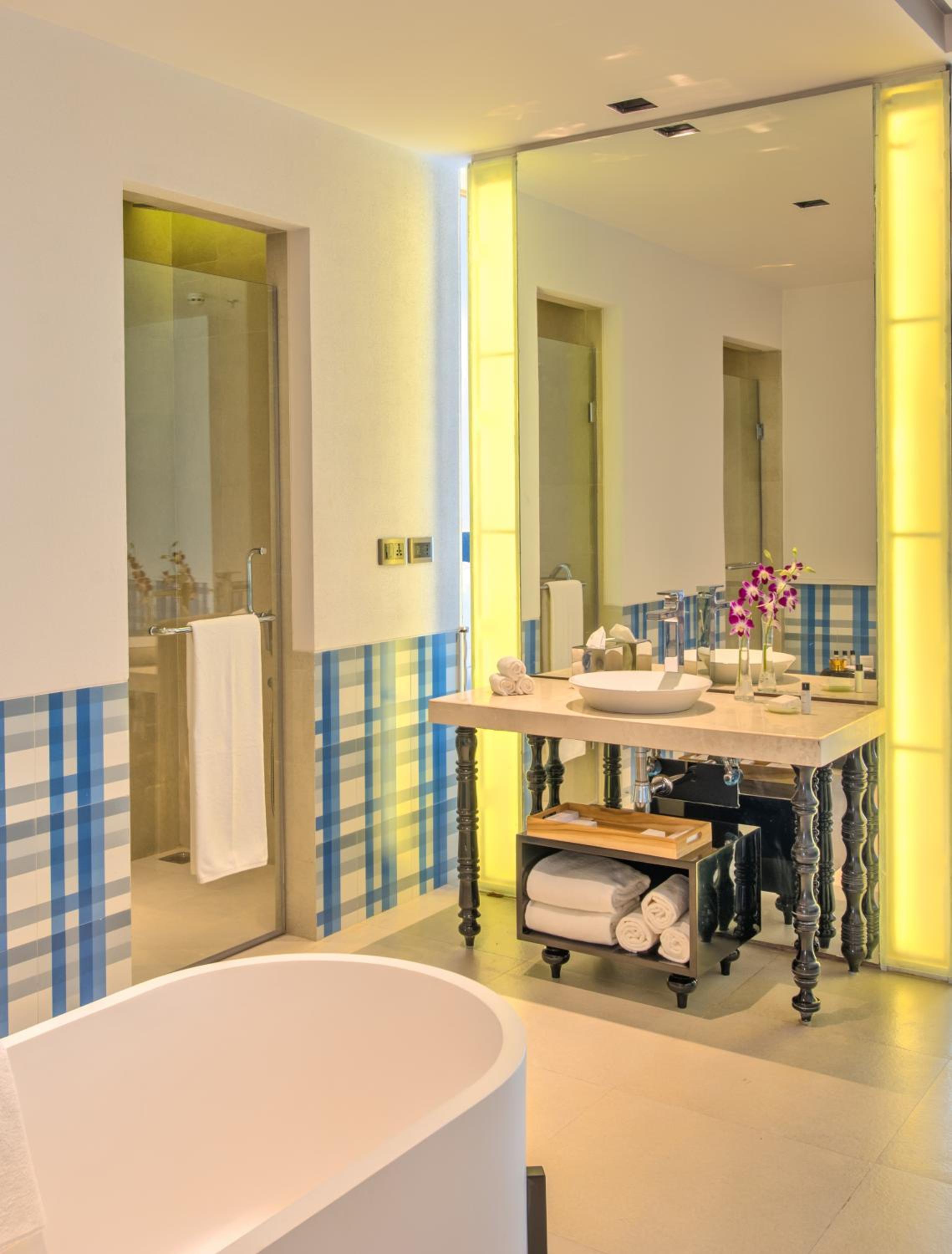 Premium Balcony Room Twin Bed - INR 2000 Meal Credit per stay, 20% discount on Spa & Laundry