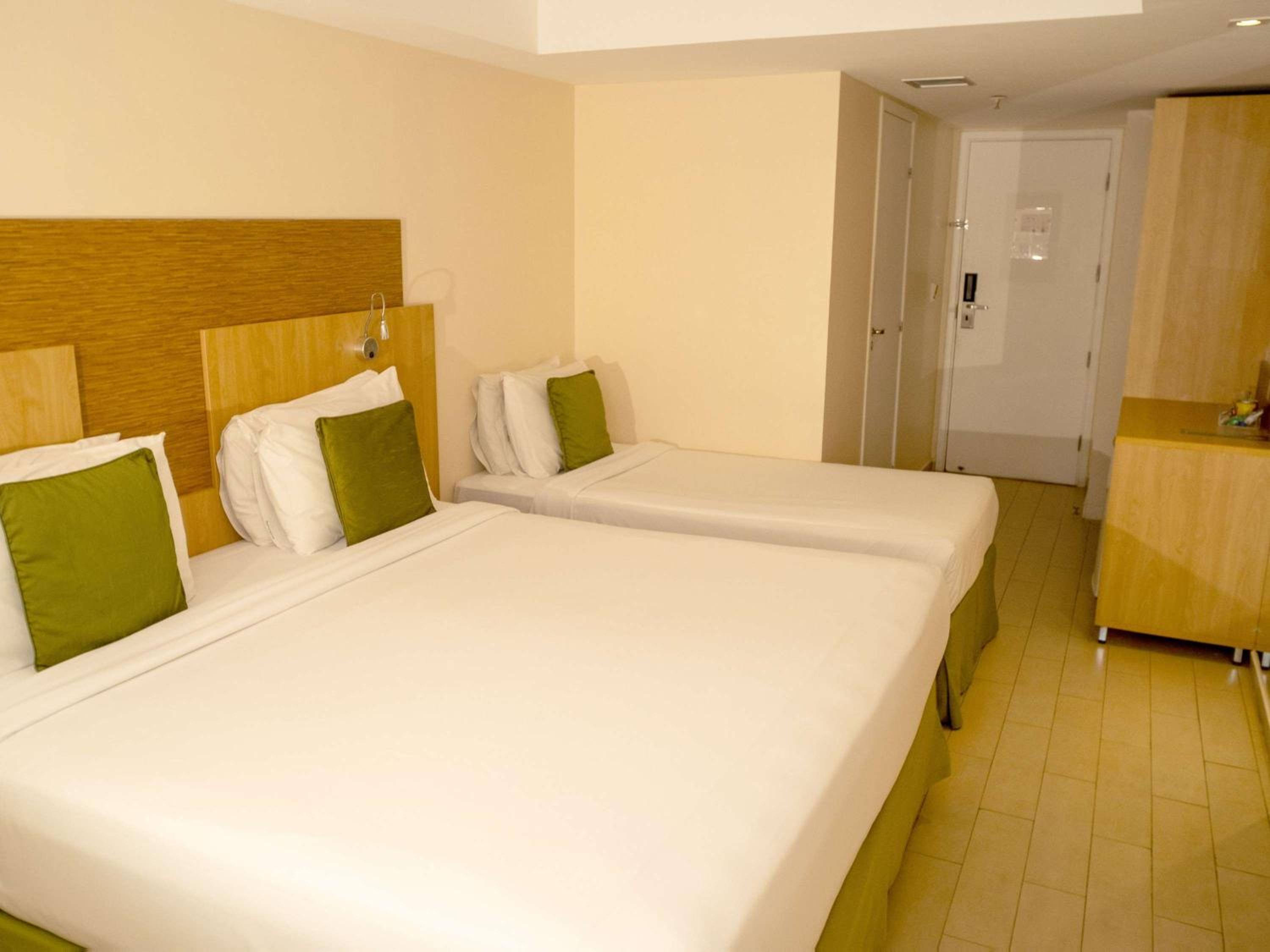 Standard Room with One Double Bed and One Single Bed