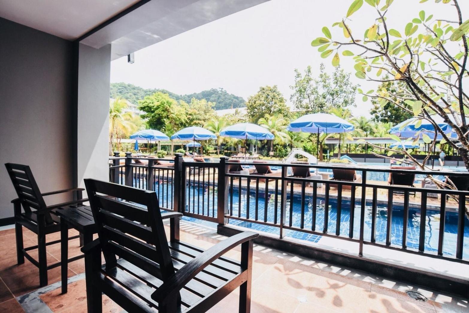 Deluxe Double Room with Pool Access