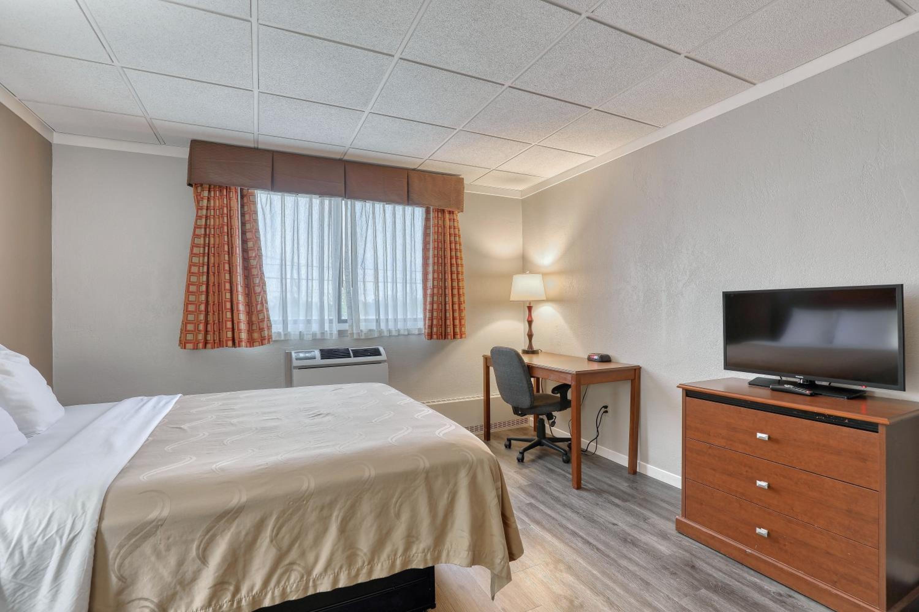 Superior Efficiency Queen Room - Non-Smoking