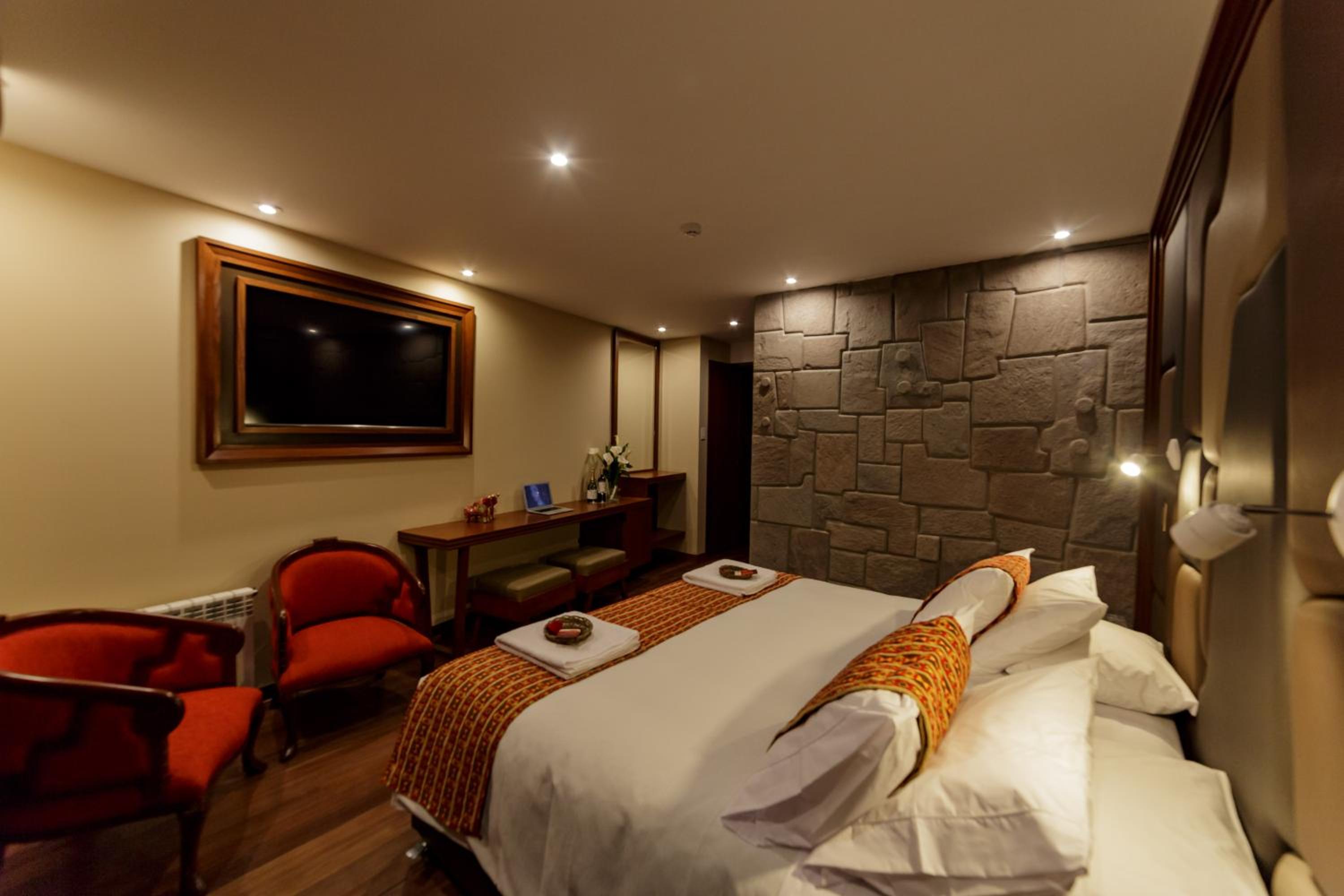 Deluxe Suite with Spa Bath