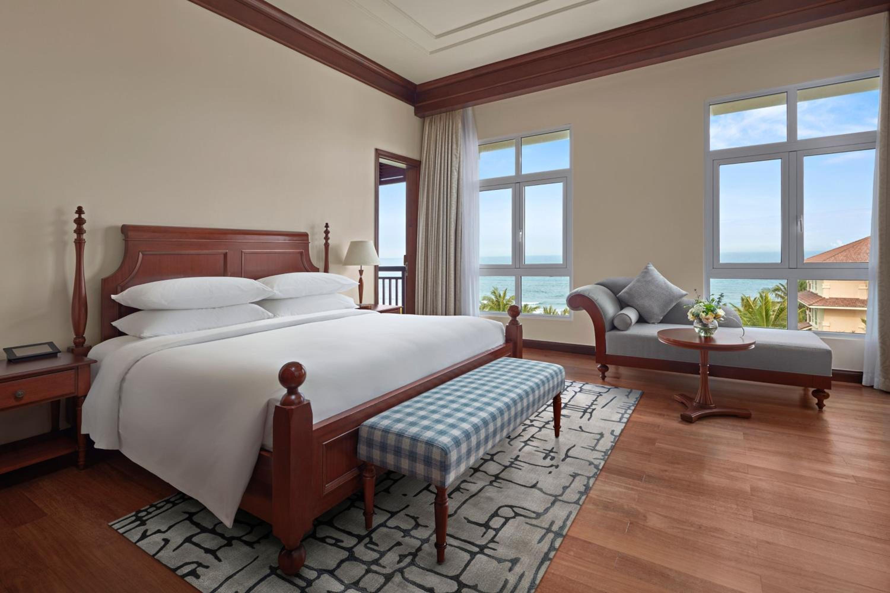 Deluxe King Room with Ocean View