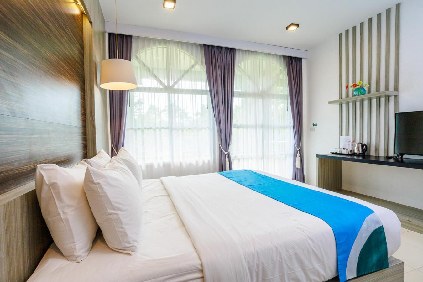 Deluxe Double Room with Balcony