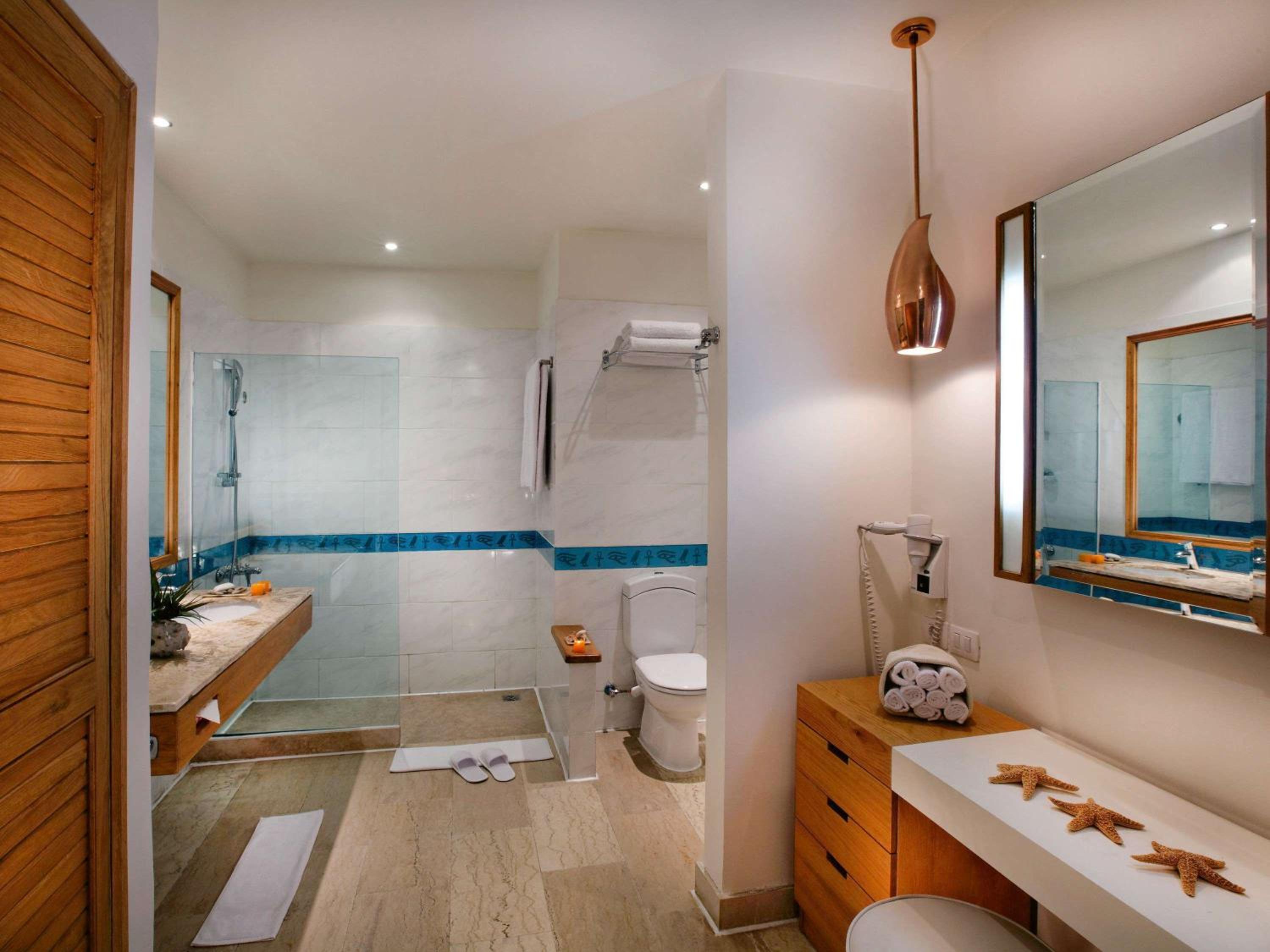 Deluxe King Room with Lagoon View