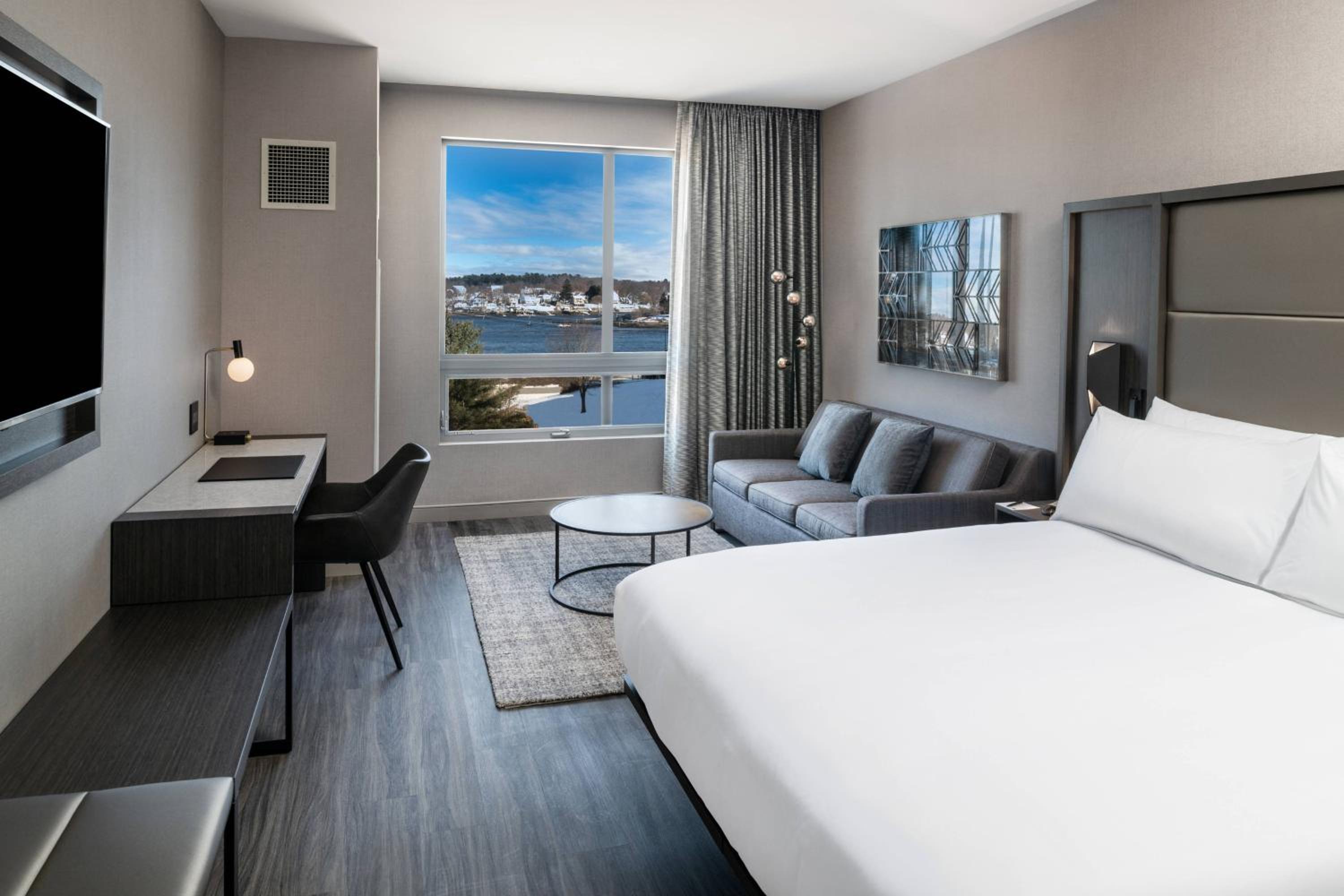 Guest room, 1 King, Sofa bed, Harbor view