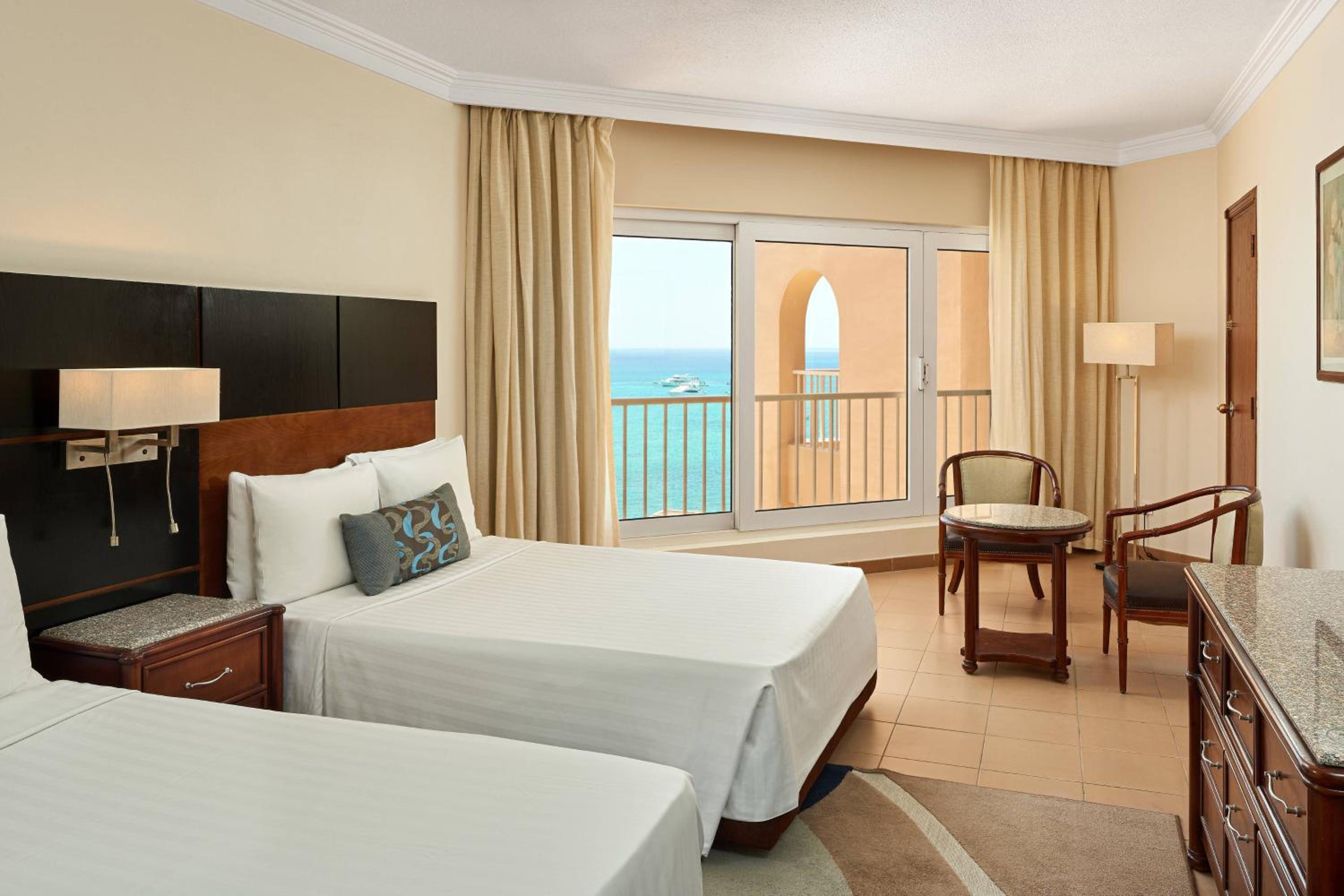 Standard Twin Room with Balcony and Sea View