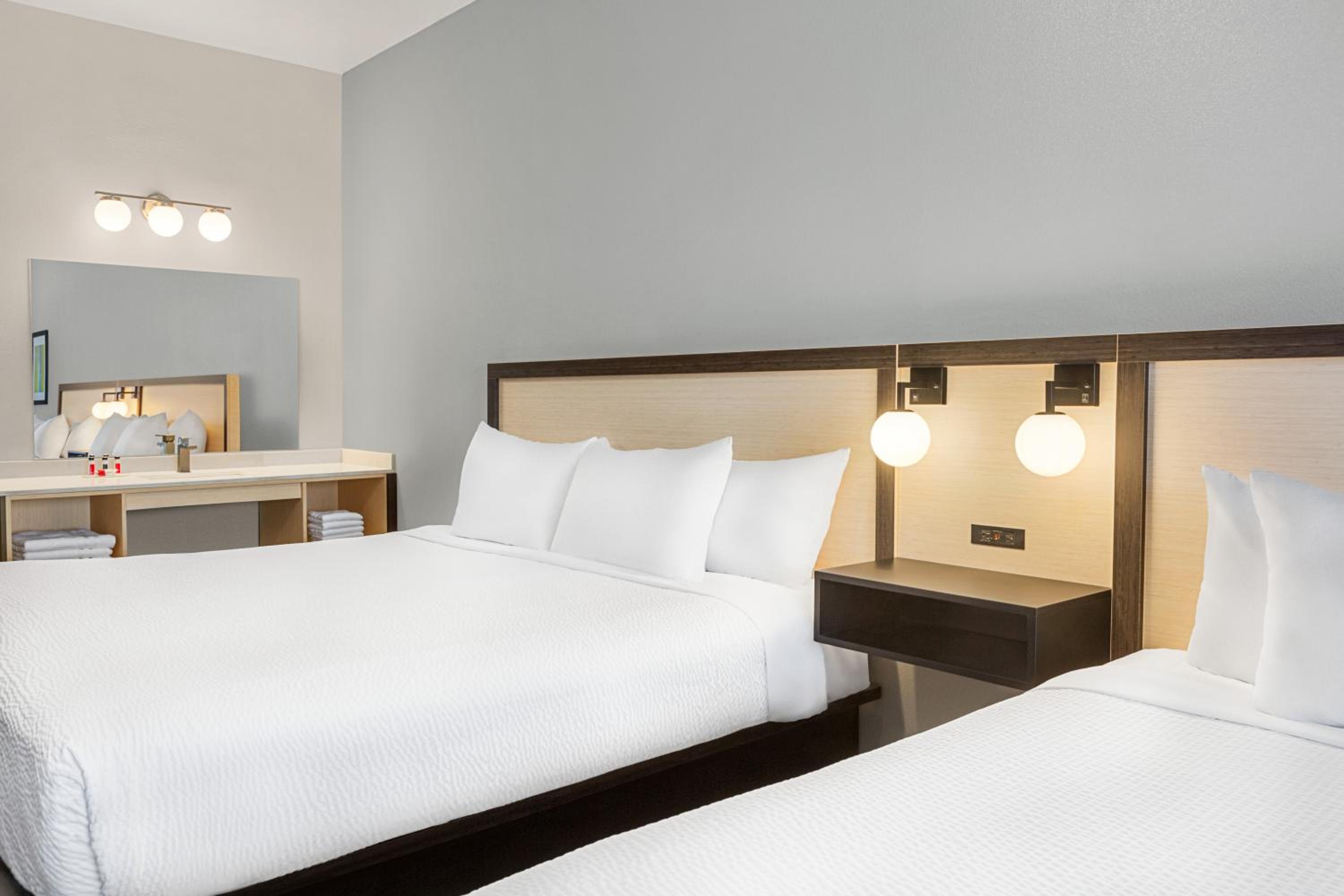 2 King Beds Accessible with Mobility/Hearing Impaired Access, Non-Smoking