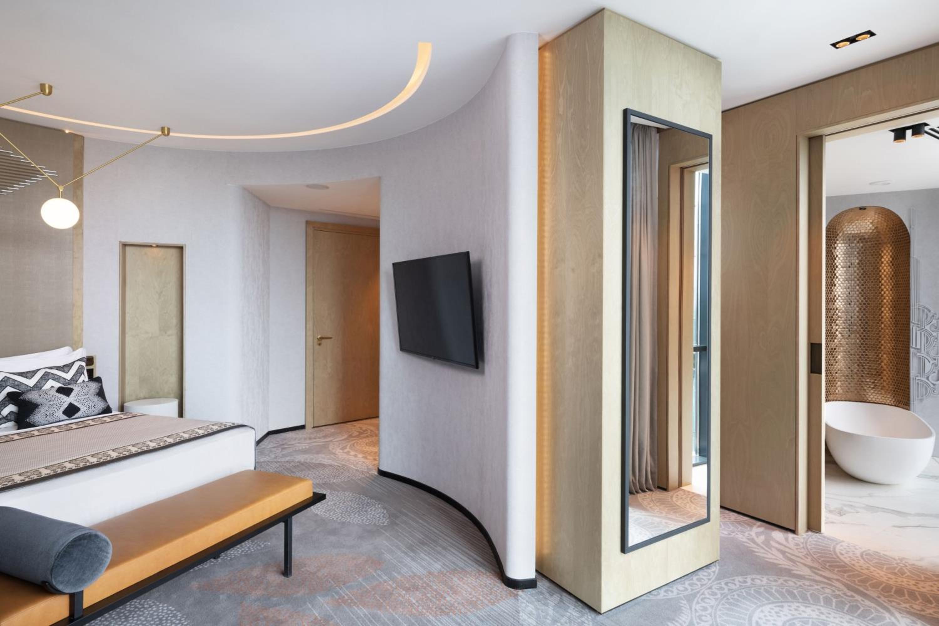 Executive Suite - Executive Lounge Access