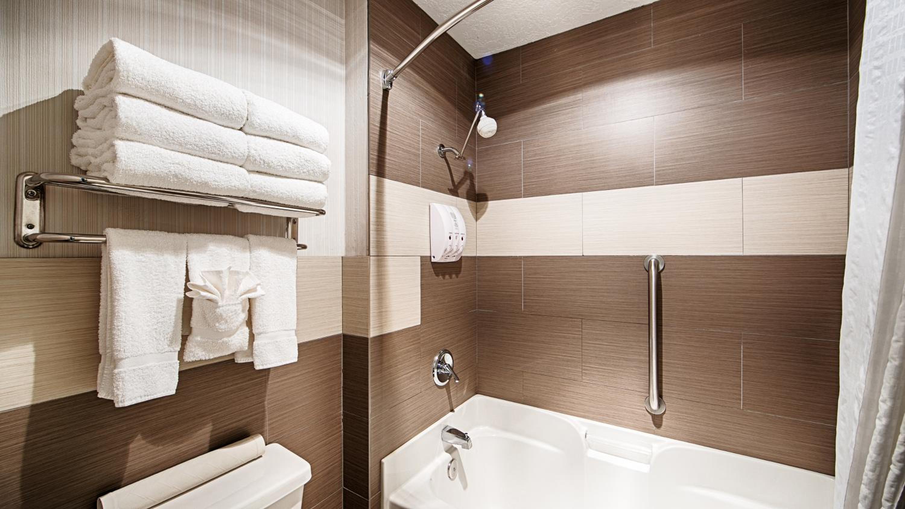 Corner King Suite - Non-Smoking - Not Pet Friendly