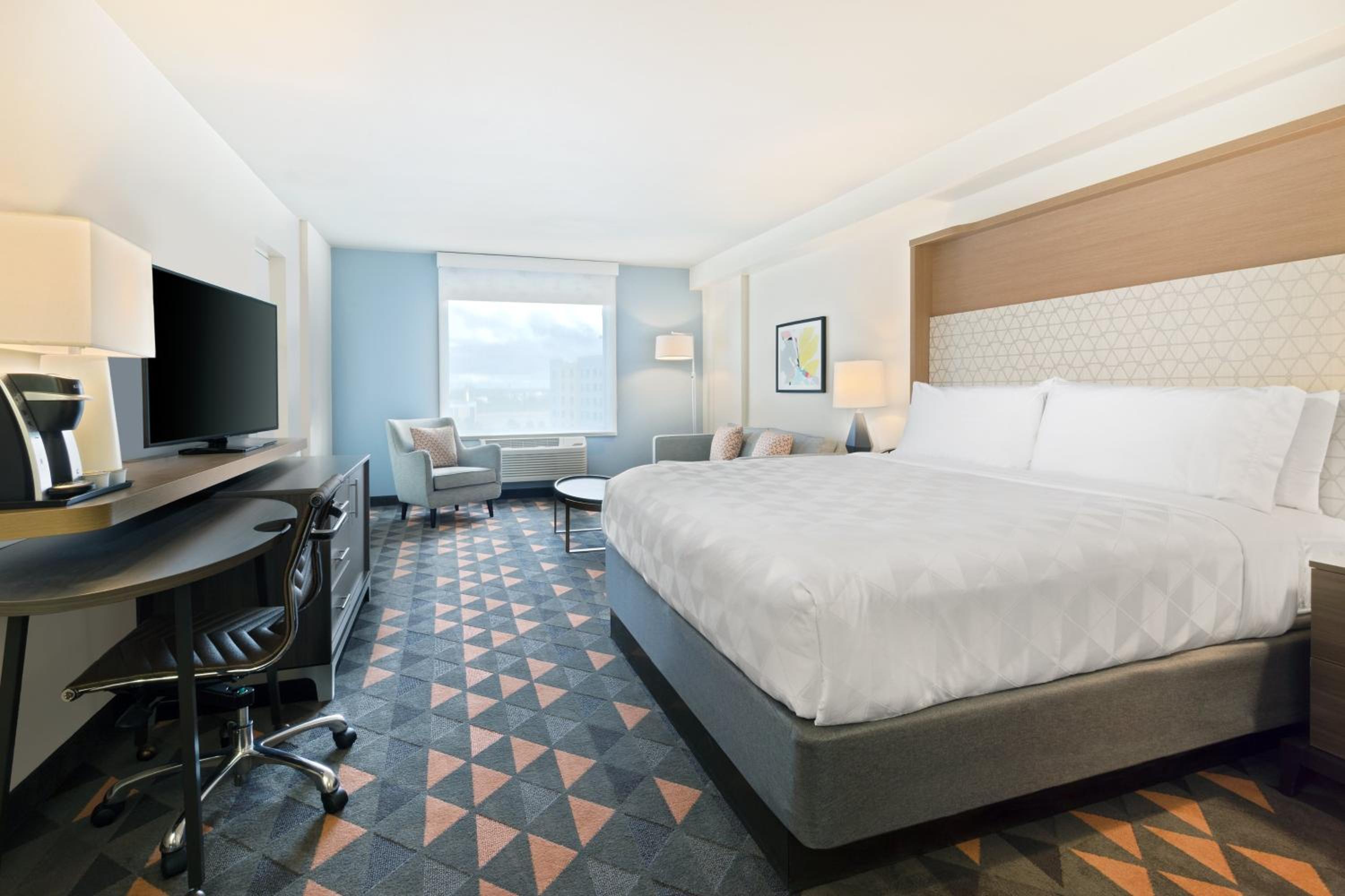 1 King One-Bedroom Suite