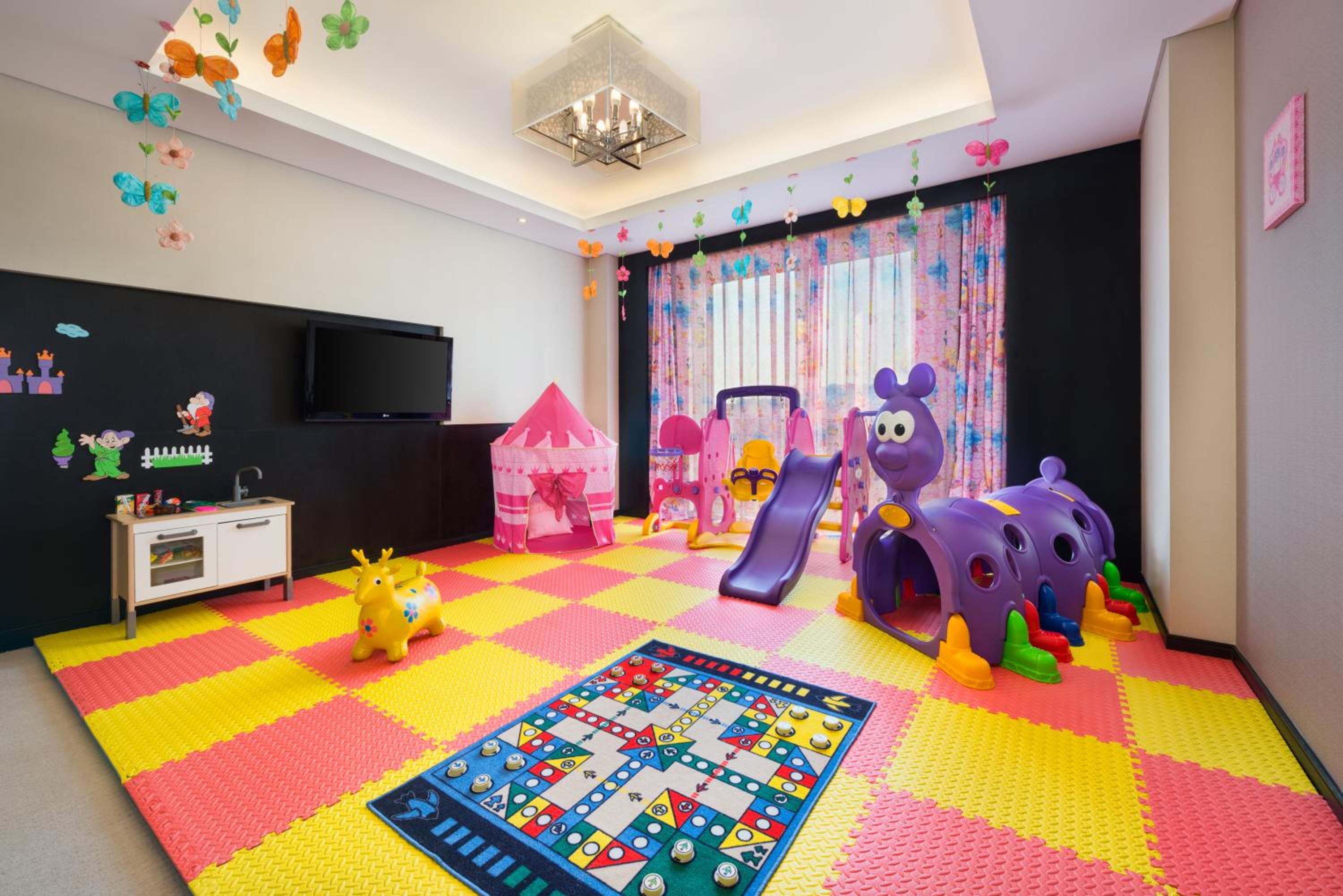 Junior King Suite with Living Area - Kids Theme