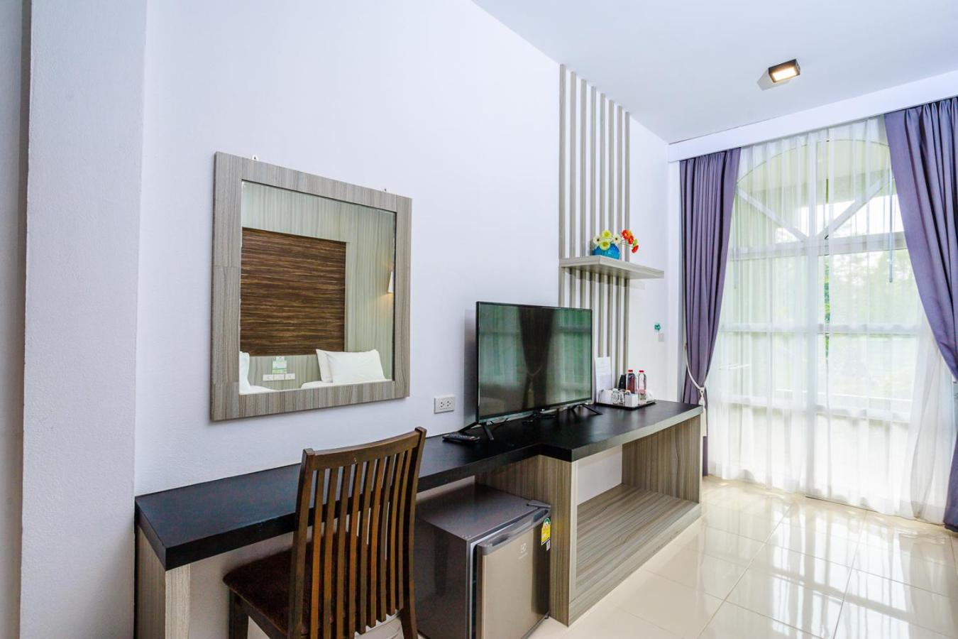 Deluxe Twin Room with Balcony