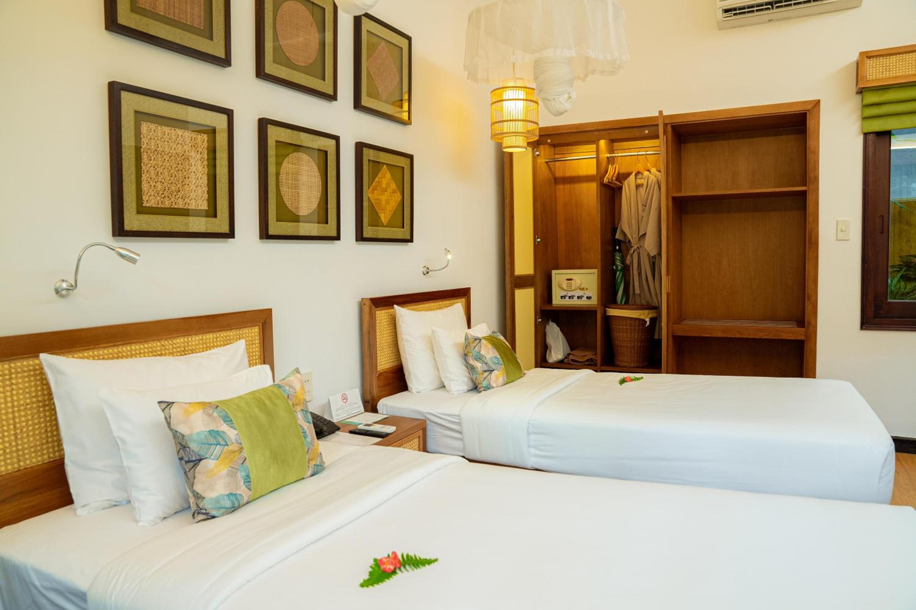 Cozy Double or Twin Room with Shared Balcony