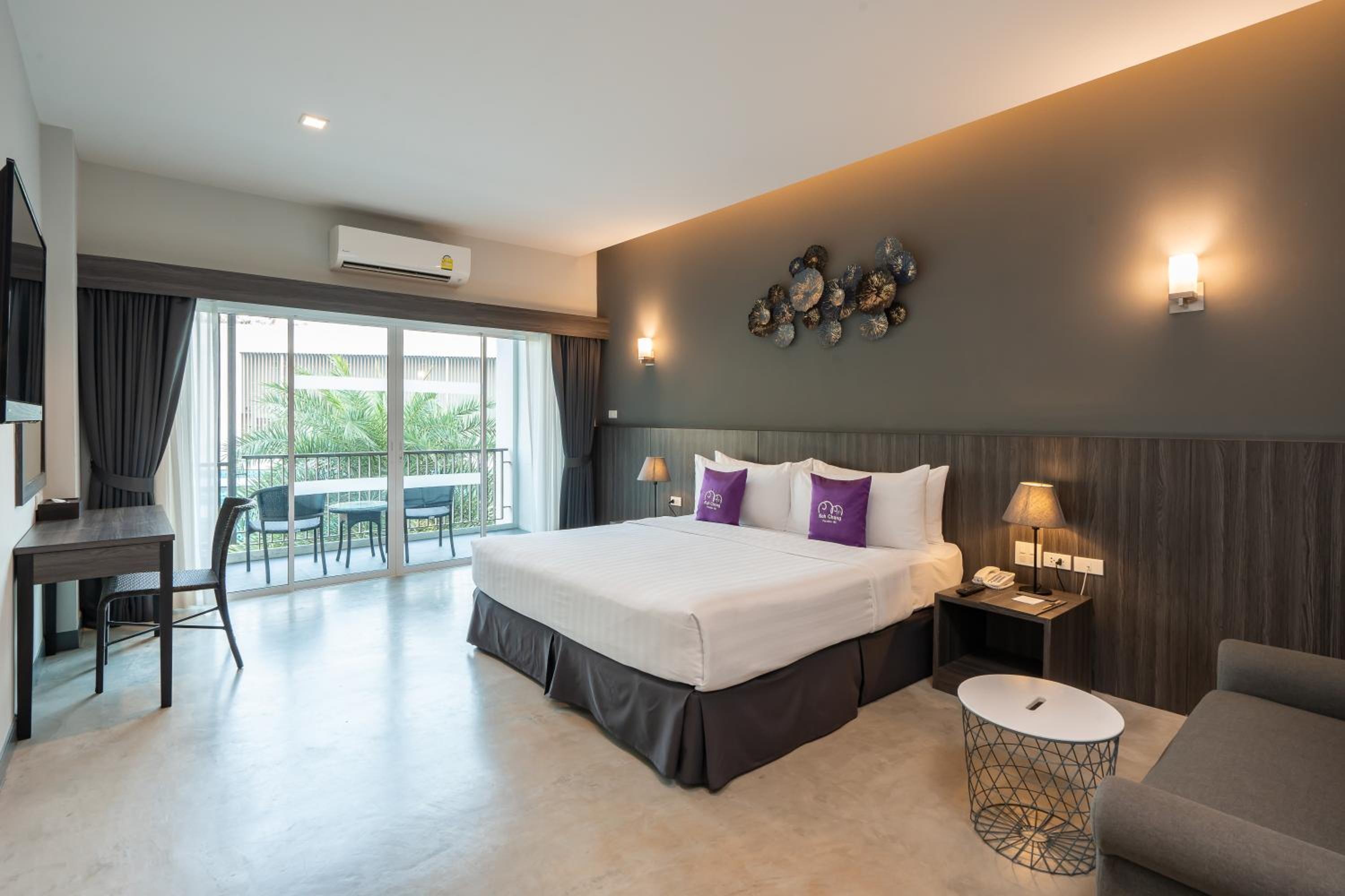 Deluxe Double or Twin Room with Pool View