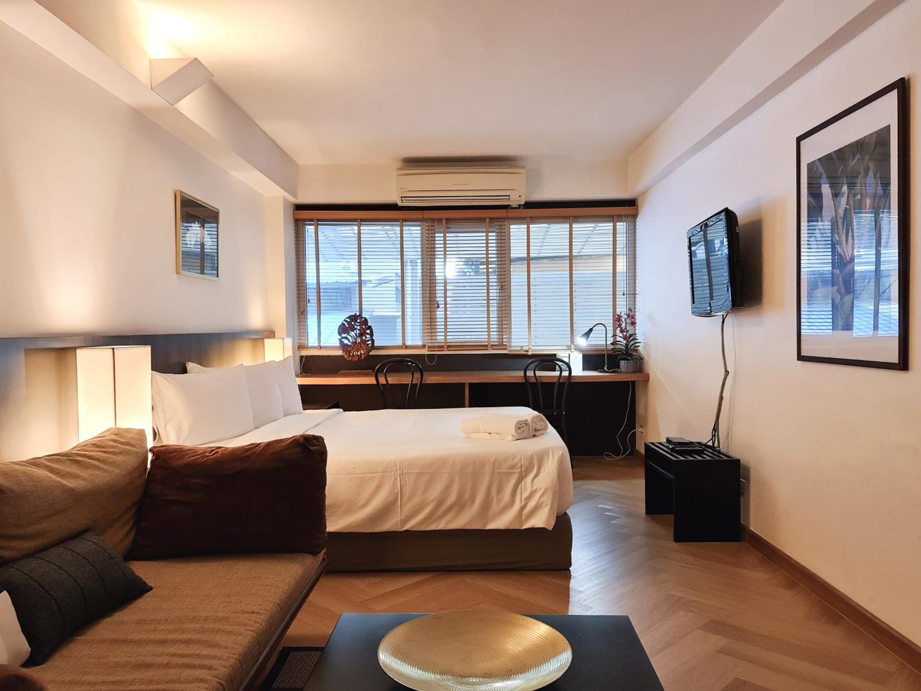 King Studio with Sofa Bed