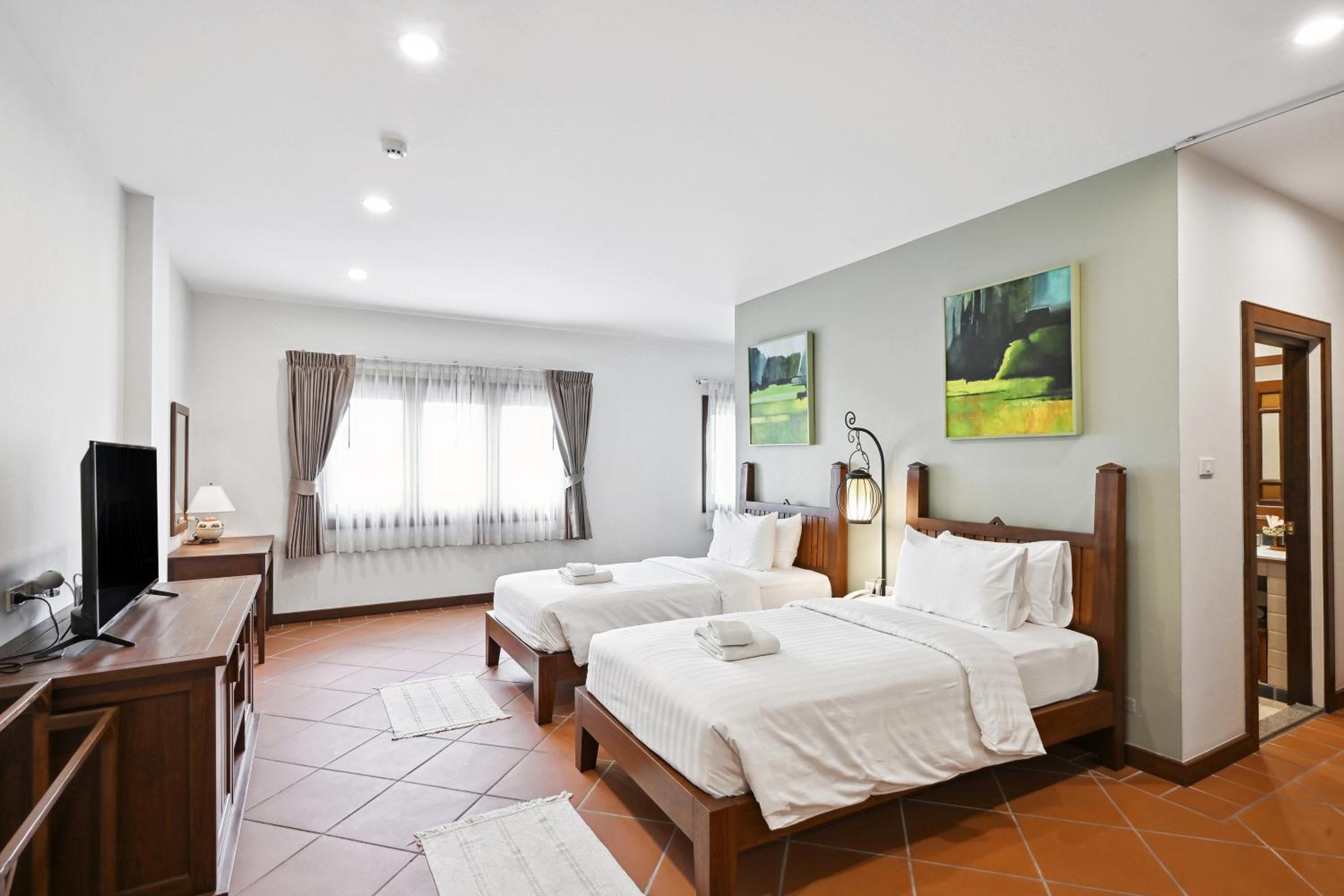 Twin Room with City View