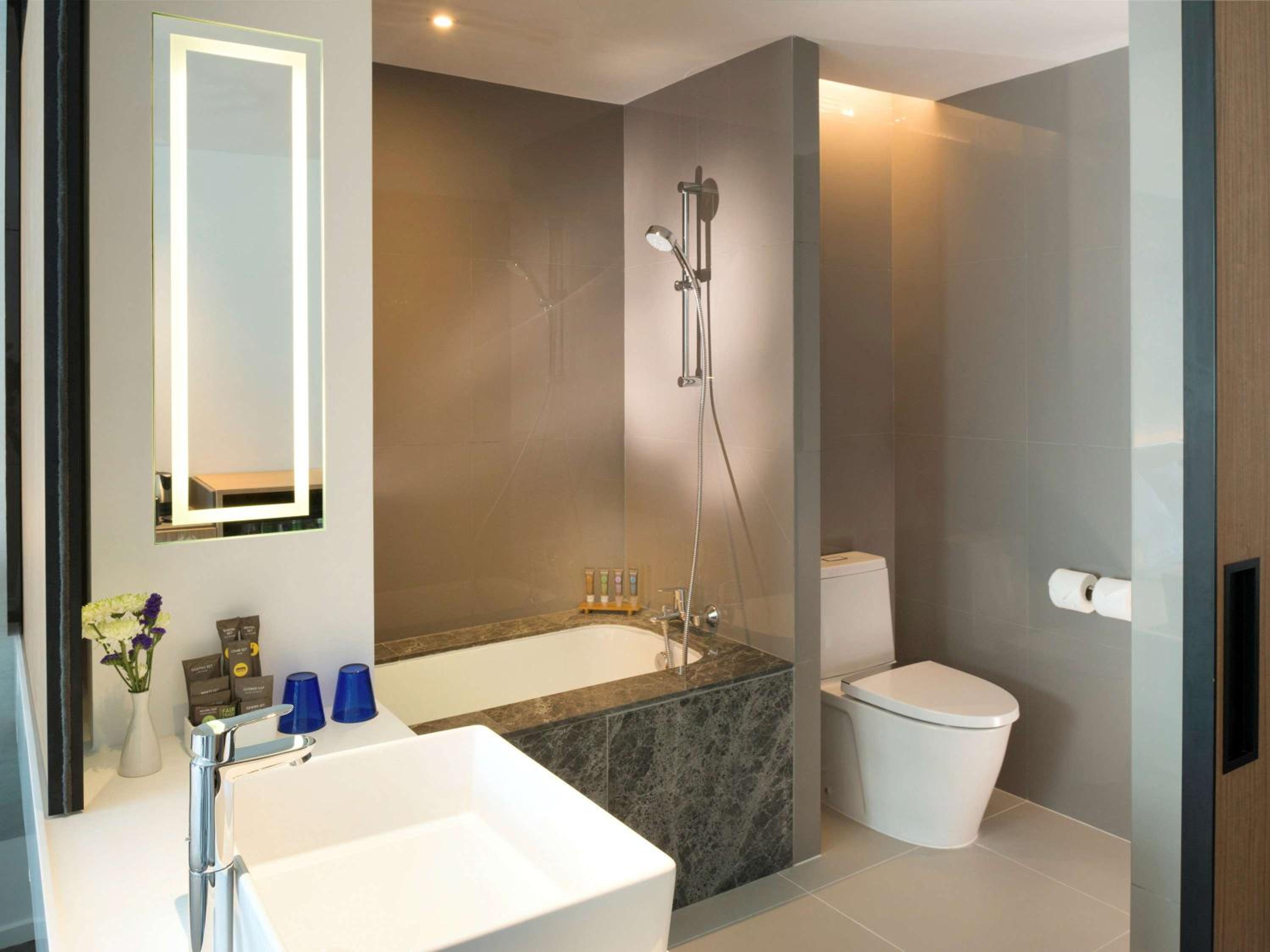 Grand Deluxe King Room with Bathtub