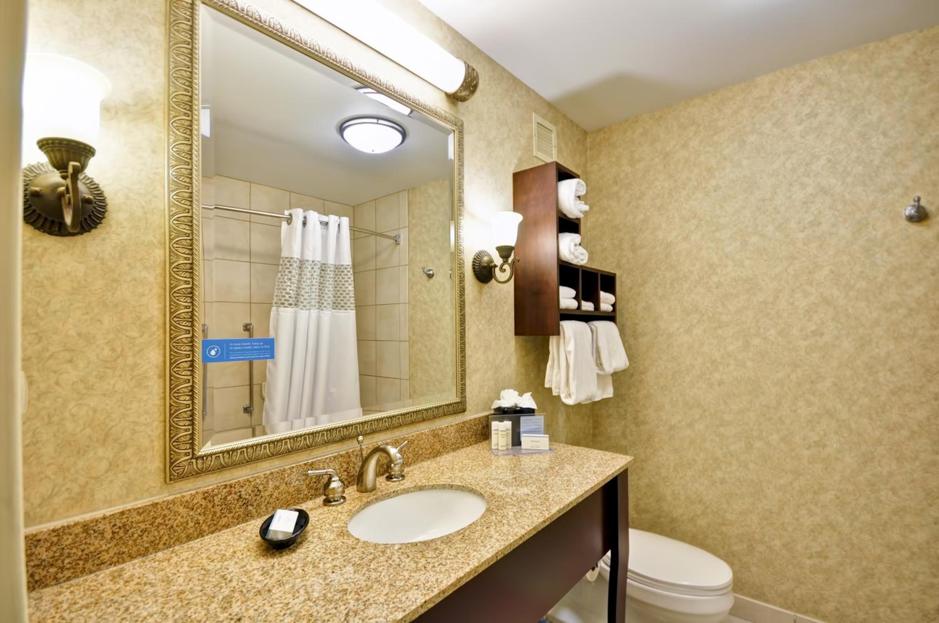 Deluxe King Room - Non-Smoking