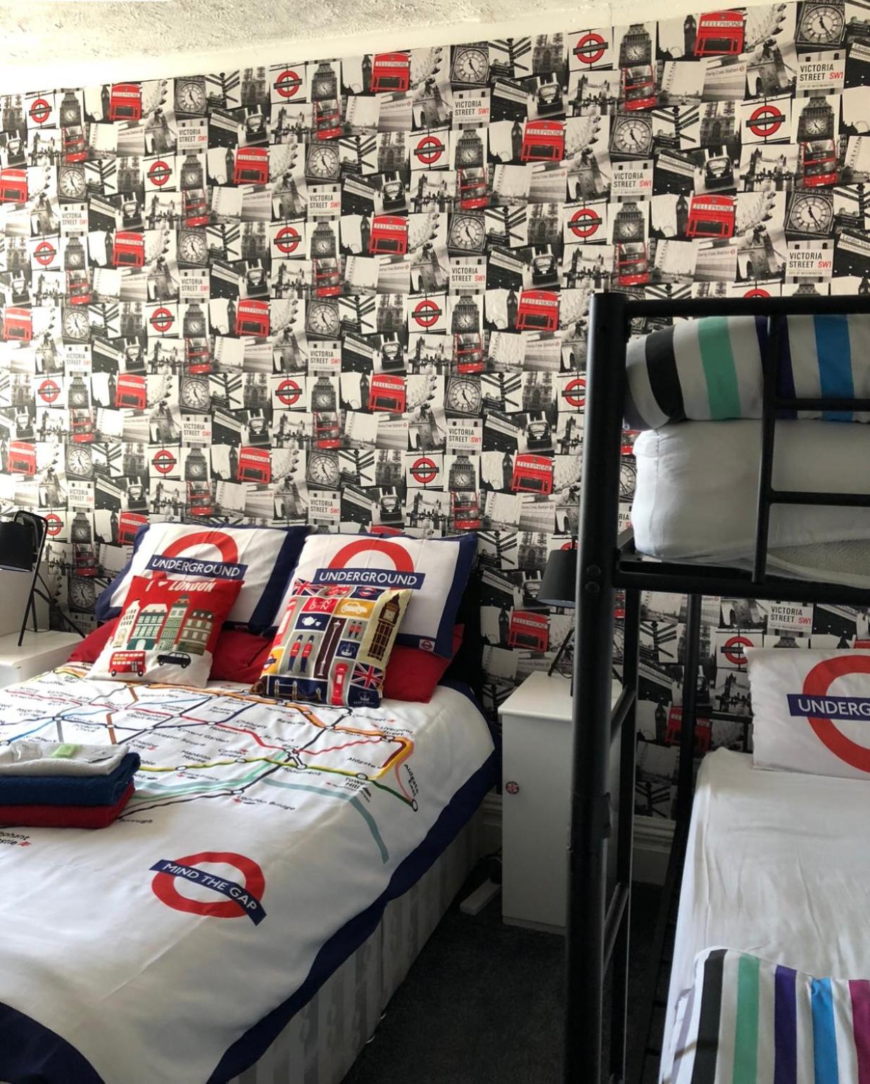 Family Room with Shower (3)