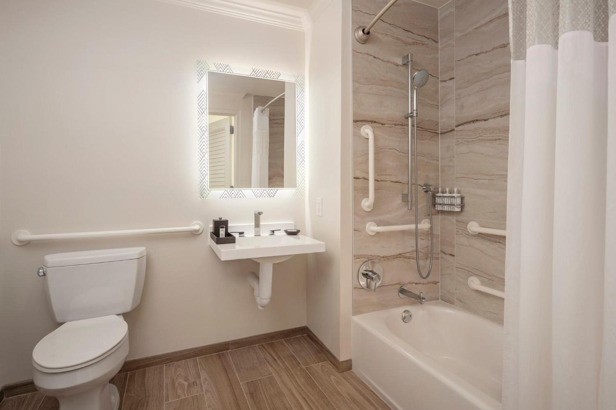 King Suite with Spa Bath - Disability Access