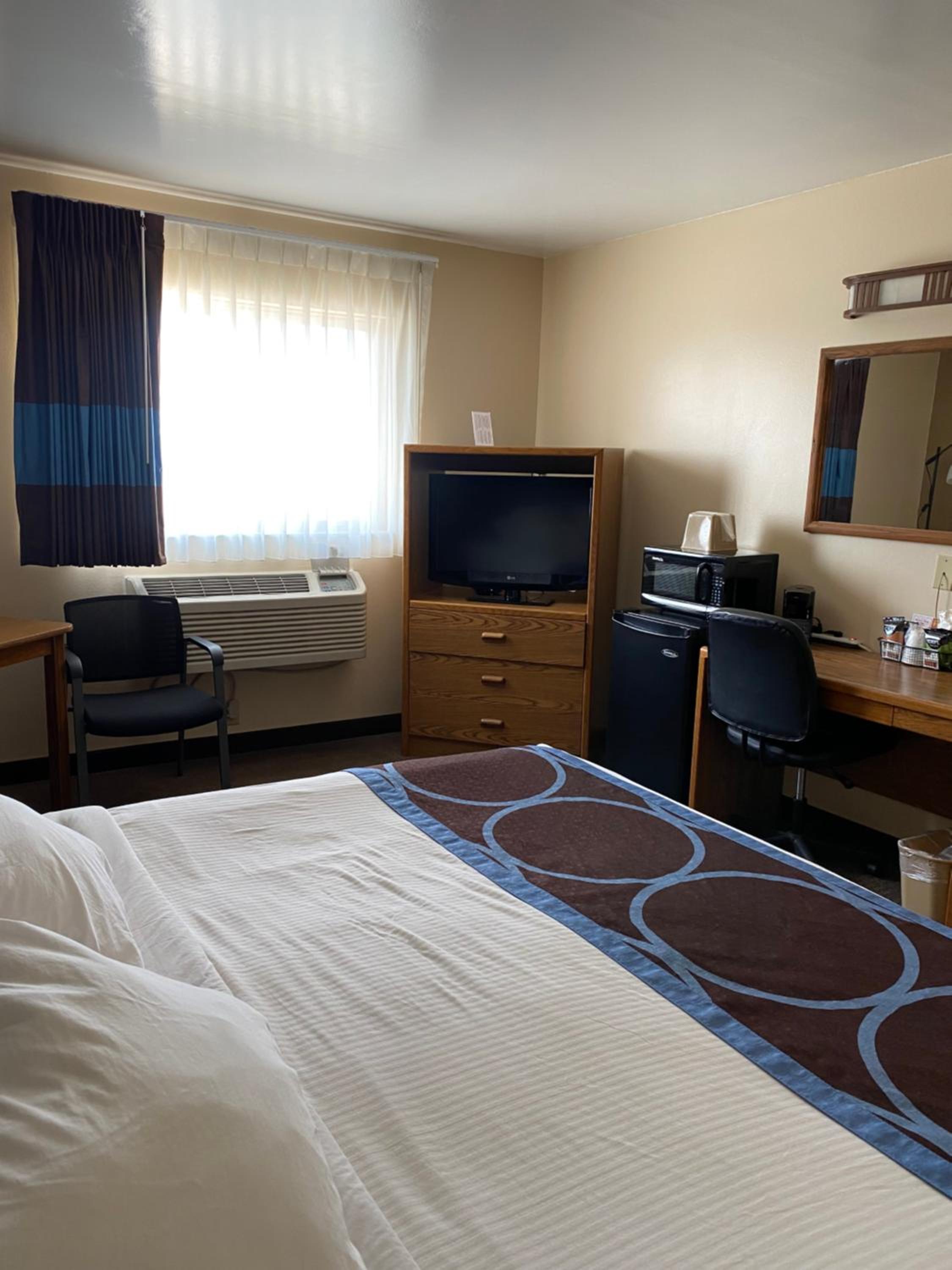 King Room - Non-Smoking