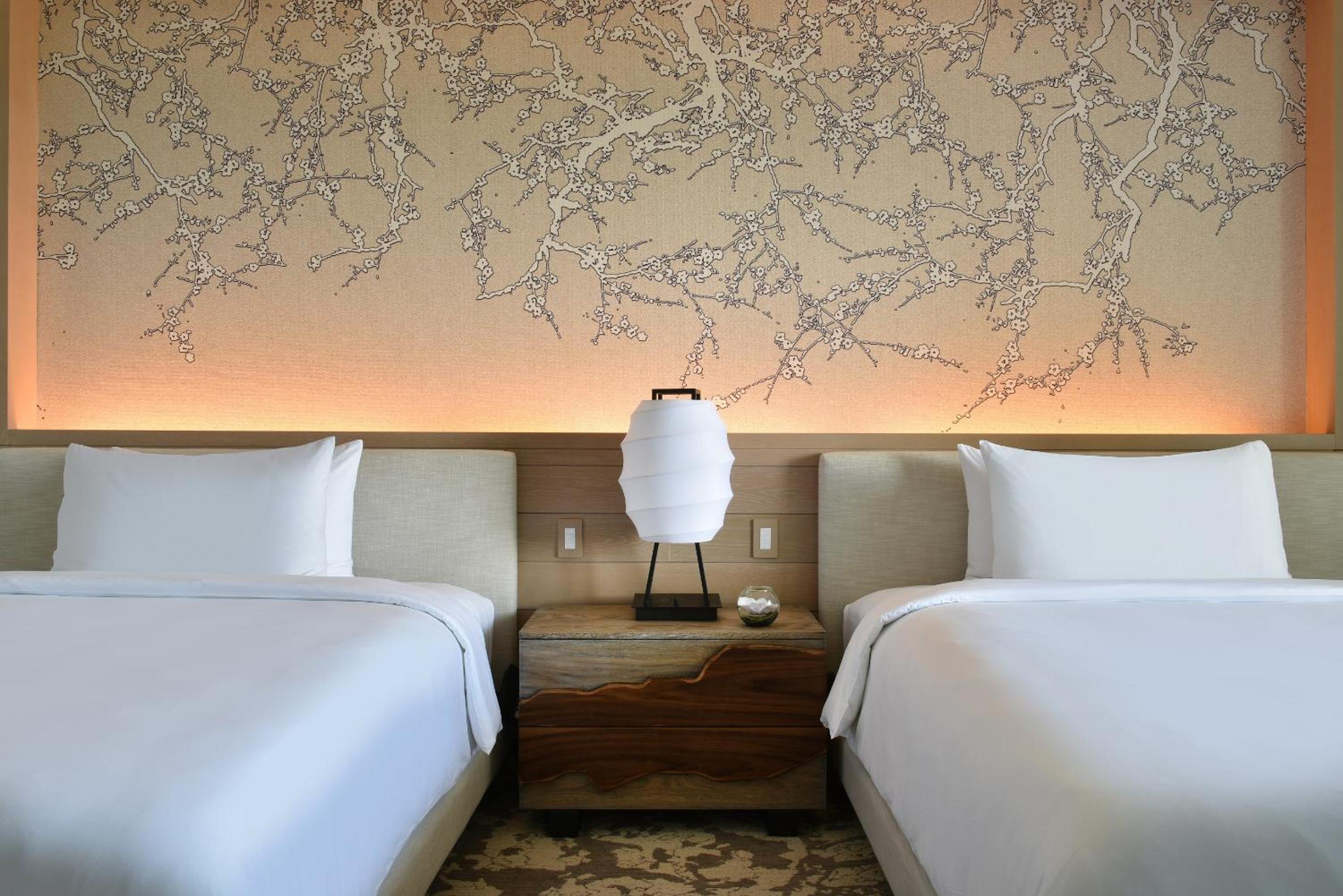 Deluxe Two Queen Beds - Bay View