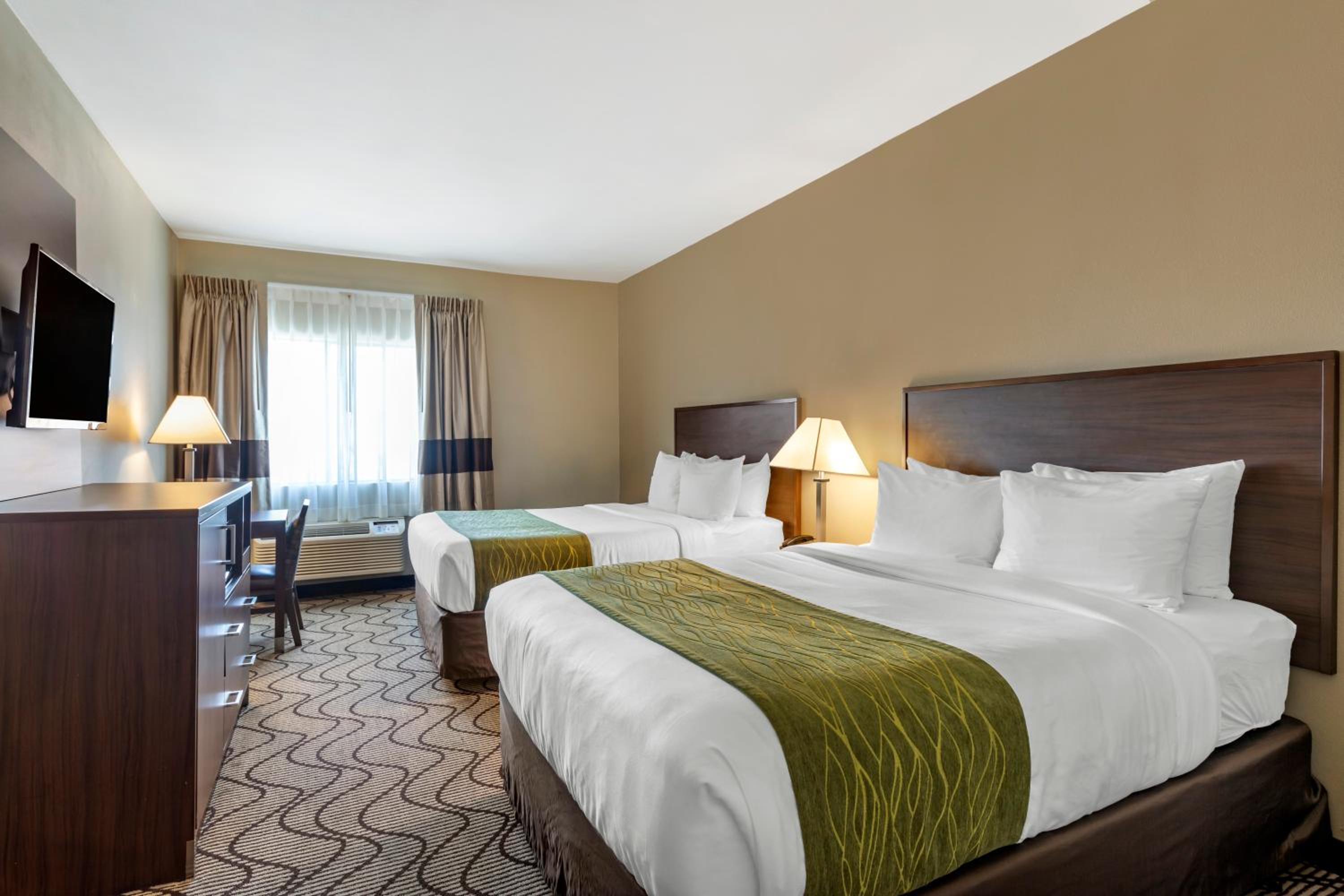 Standard Room, 2 Queen Beds, Accessible Roll-In Shower, Non Smoking