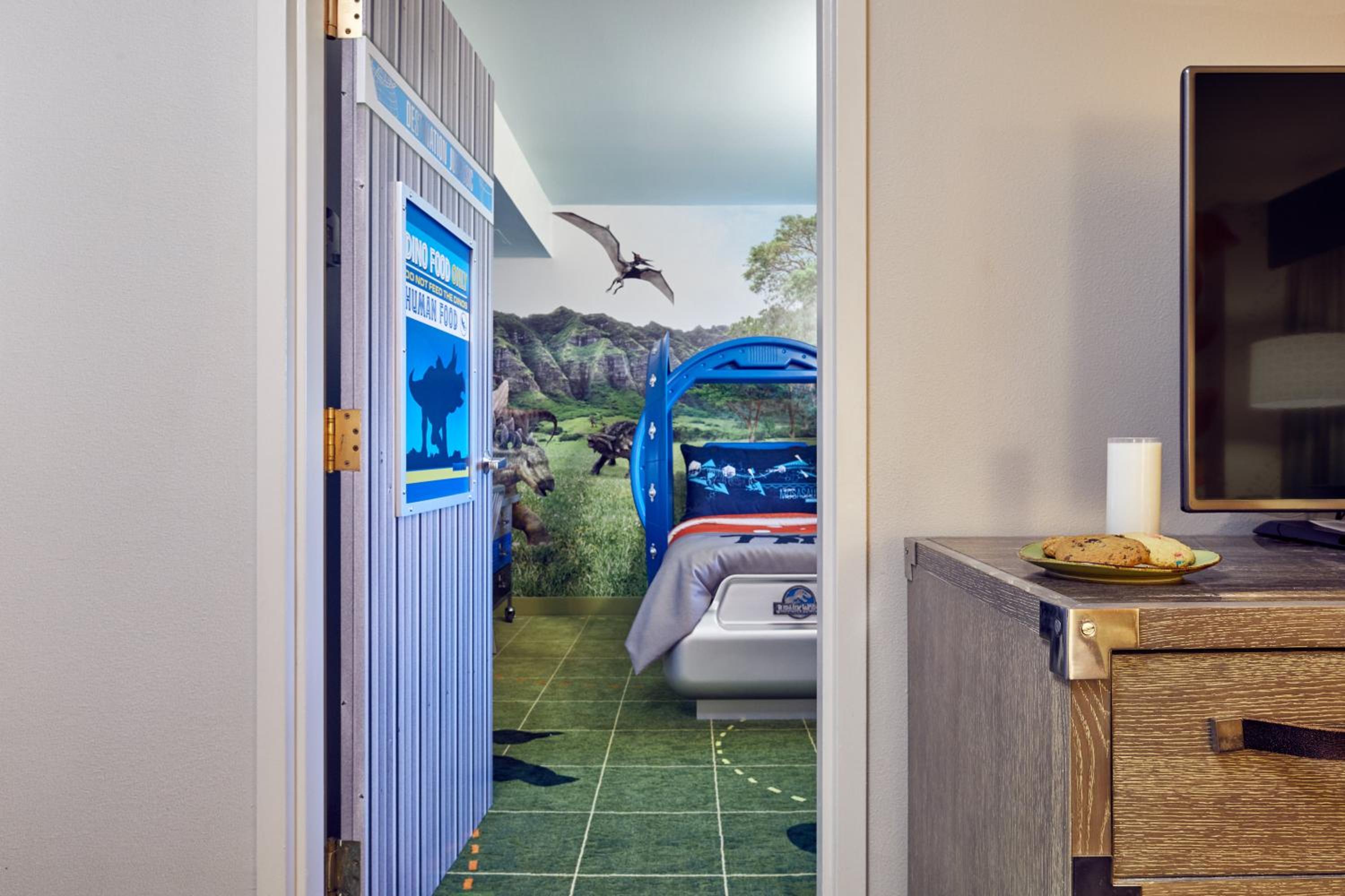 Kids Suite (Includes FREE^ Universal Express Unlimited)