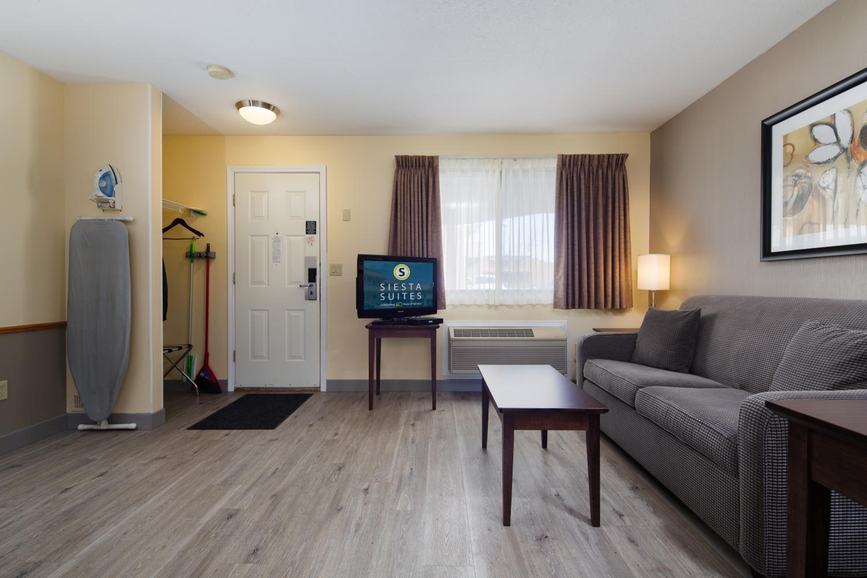 Deluxe Queen Suite with Sofa Bed
